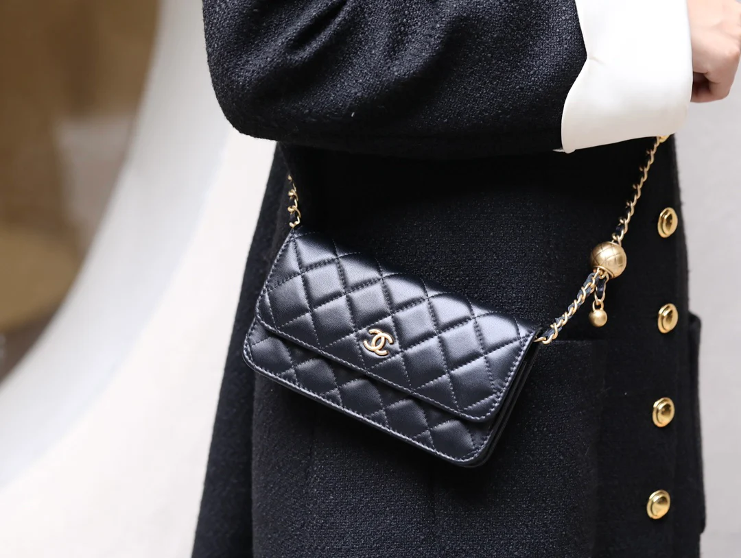 Chanel - Chanel - Золотой шар WOC - Черный