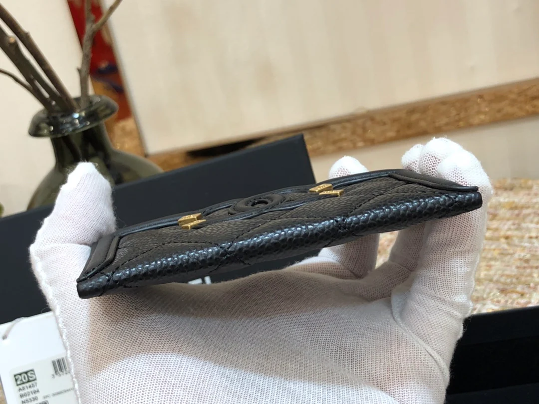 Винтажный кожаный держатель для карт Chanel CC - антикварная фурнитура