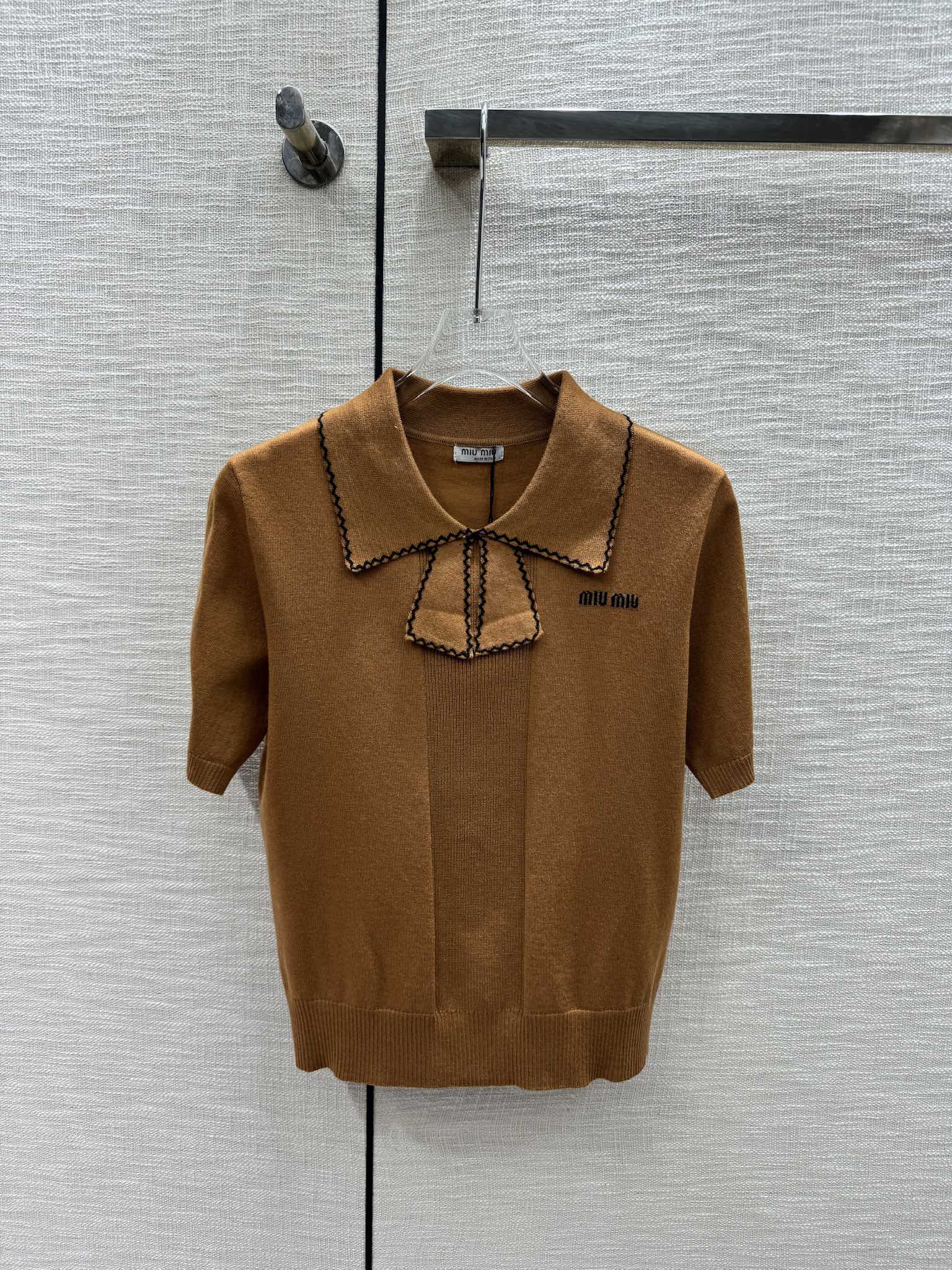 Miu Miu - 2404 - Вязаная футболка с коротким рукавом и воротником 