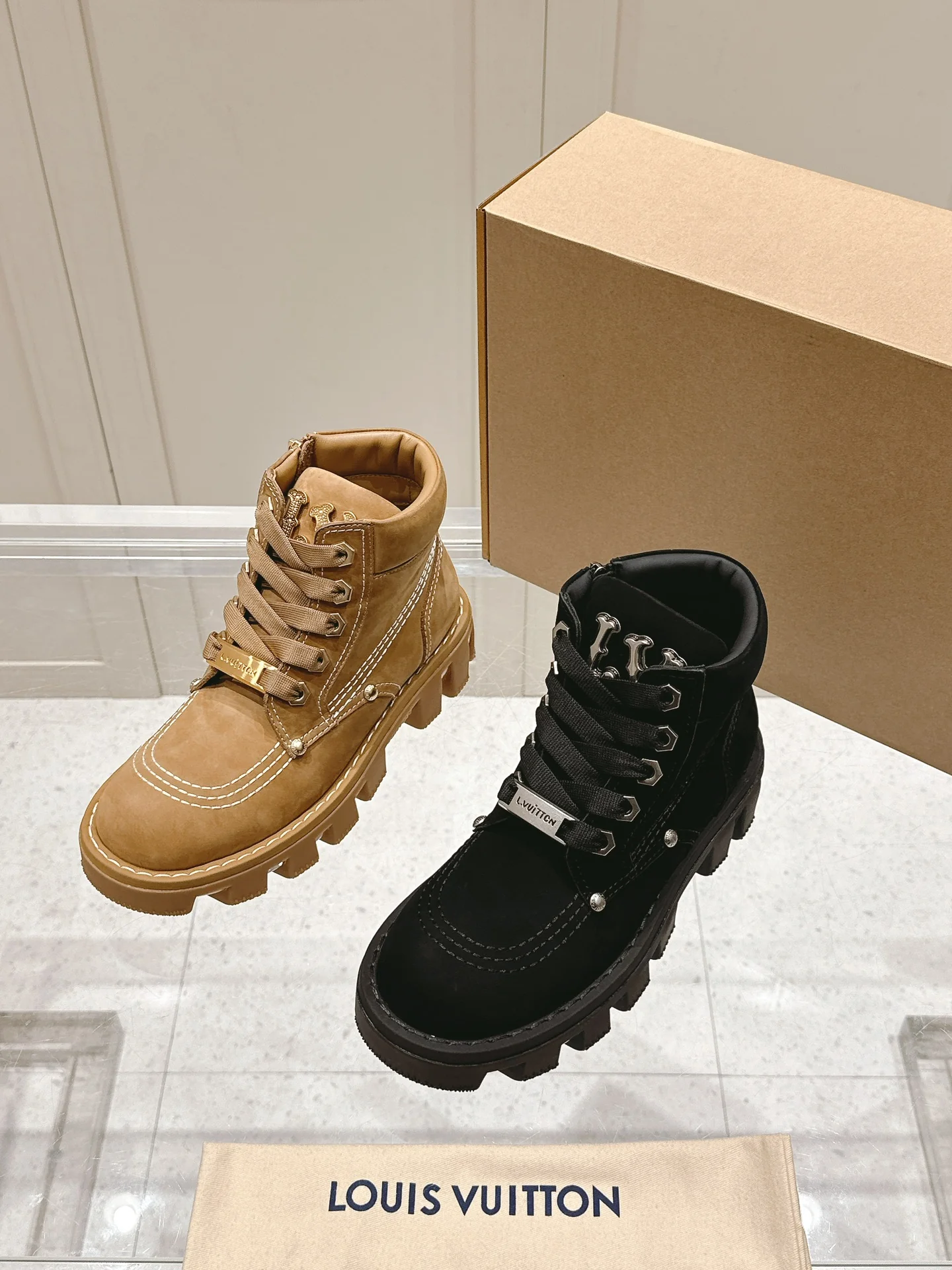 Ботинки Dr. Martens на платформе LV-2024 - изображение из коллекции