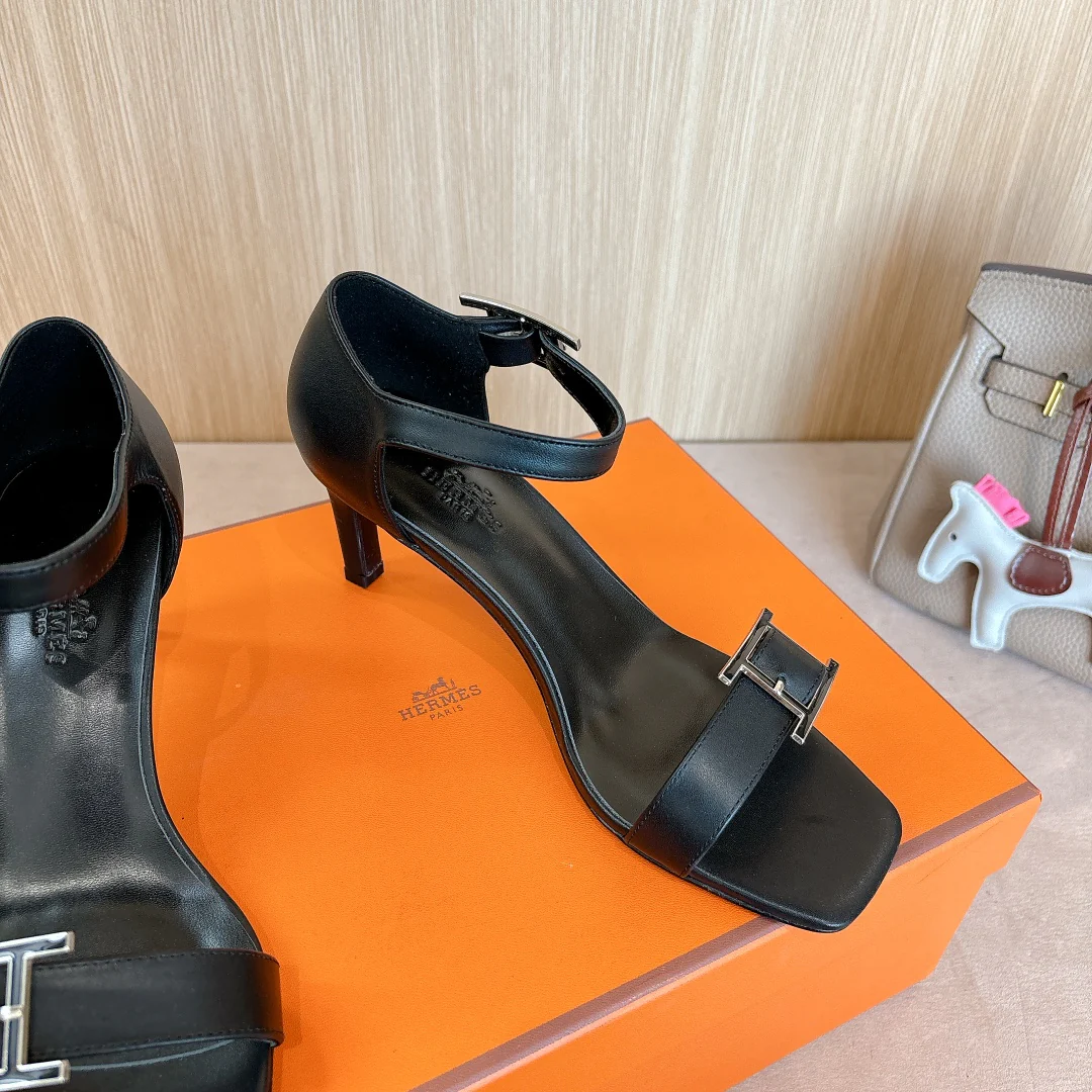 Босоножки на высоком каблуке Hermes 2024 - черные