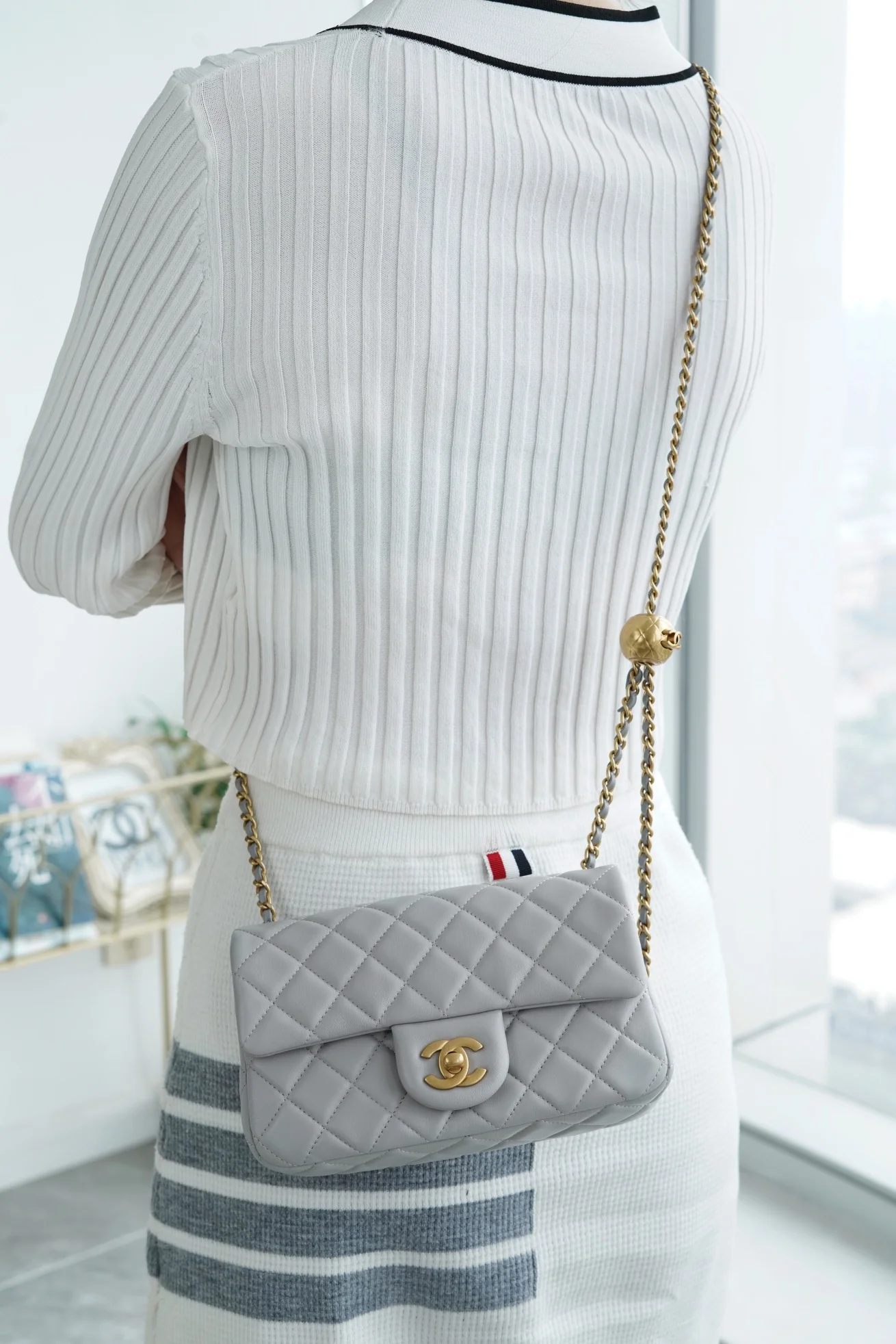 Мини-кювета Chanel CF Gold Ball - светло-серый