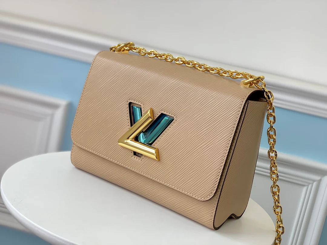 m53754-LV-twist chain bag