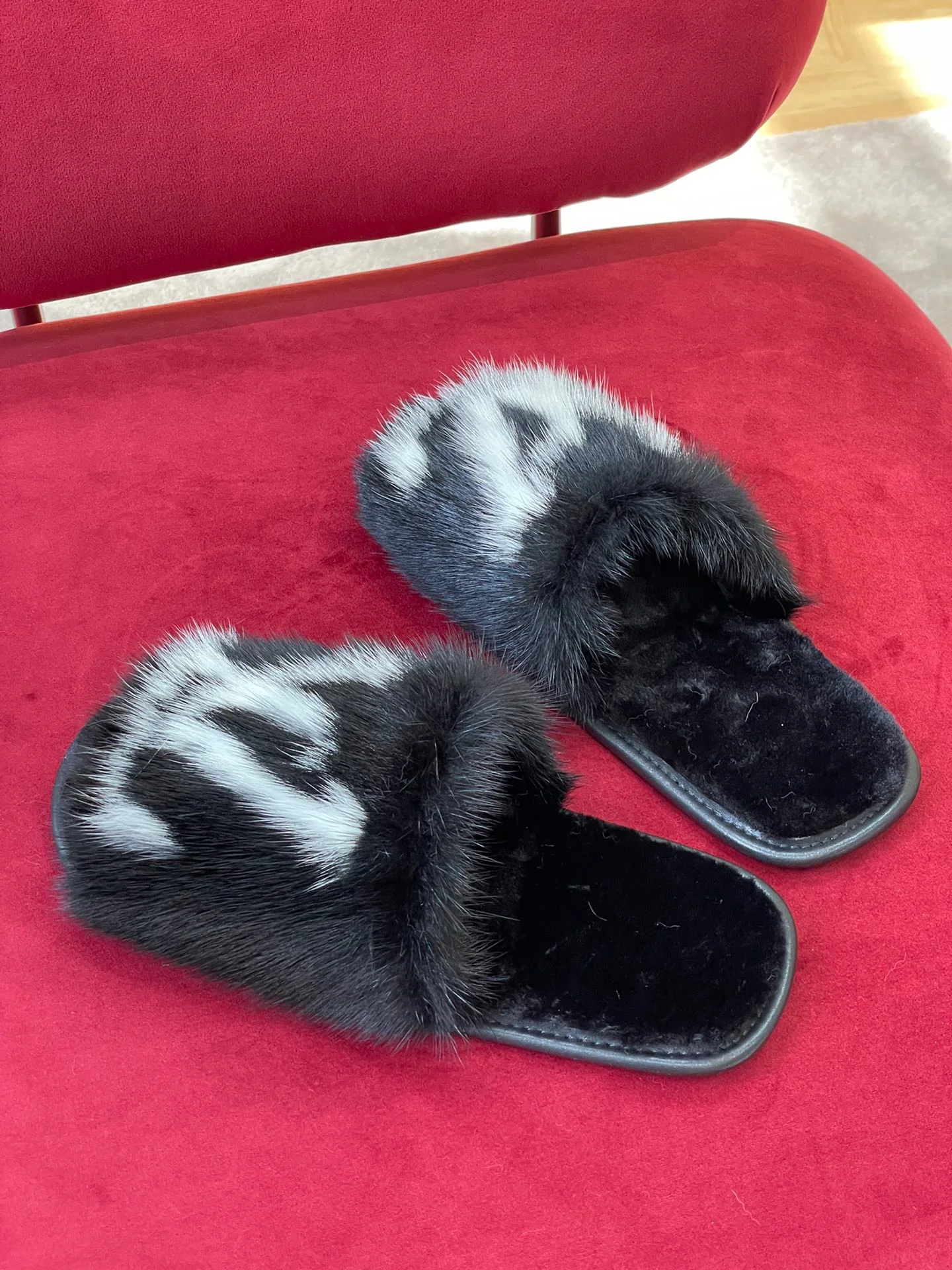 LV - Классический декор для дома - Меховые тапочки из норки - Черные