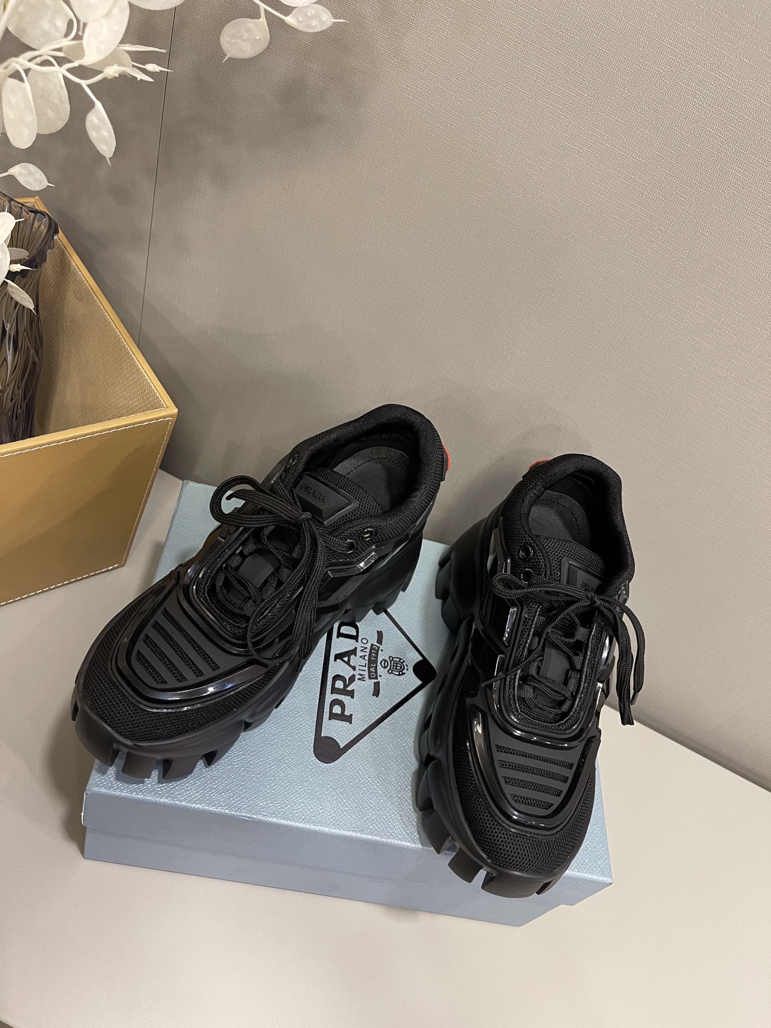 Новинка сезона весна/лето 2022 от Prada - Повседневные туфли на платформе - 1