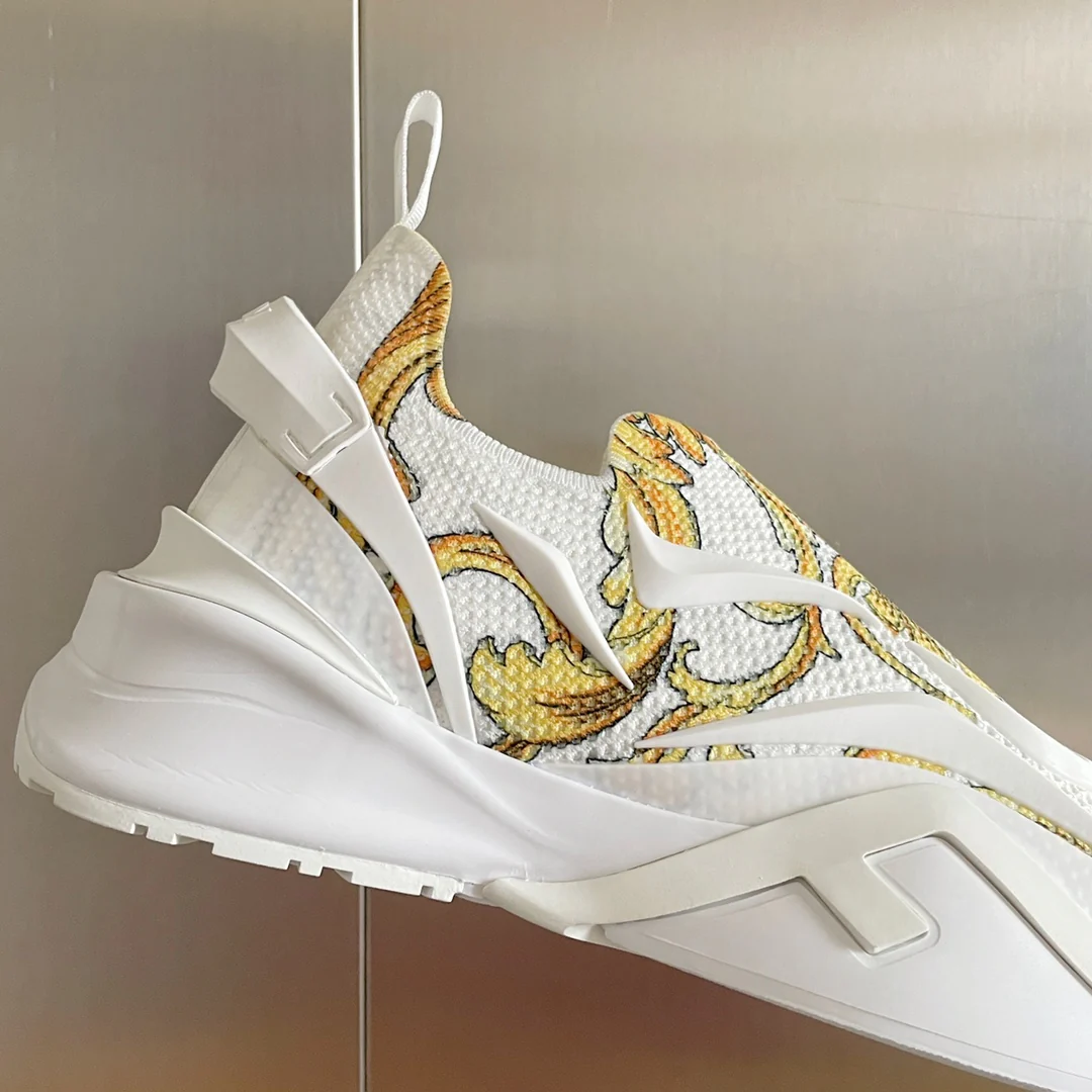 Новинка 2023 года от Fendi - кроссовки Flow Series Flyknit - коллаборация - белые