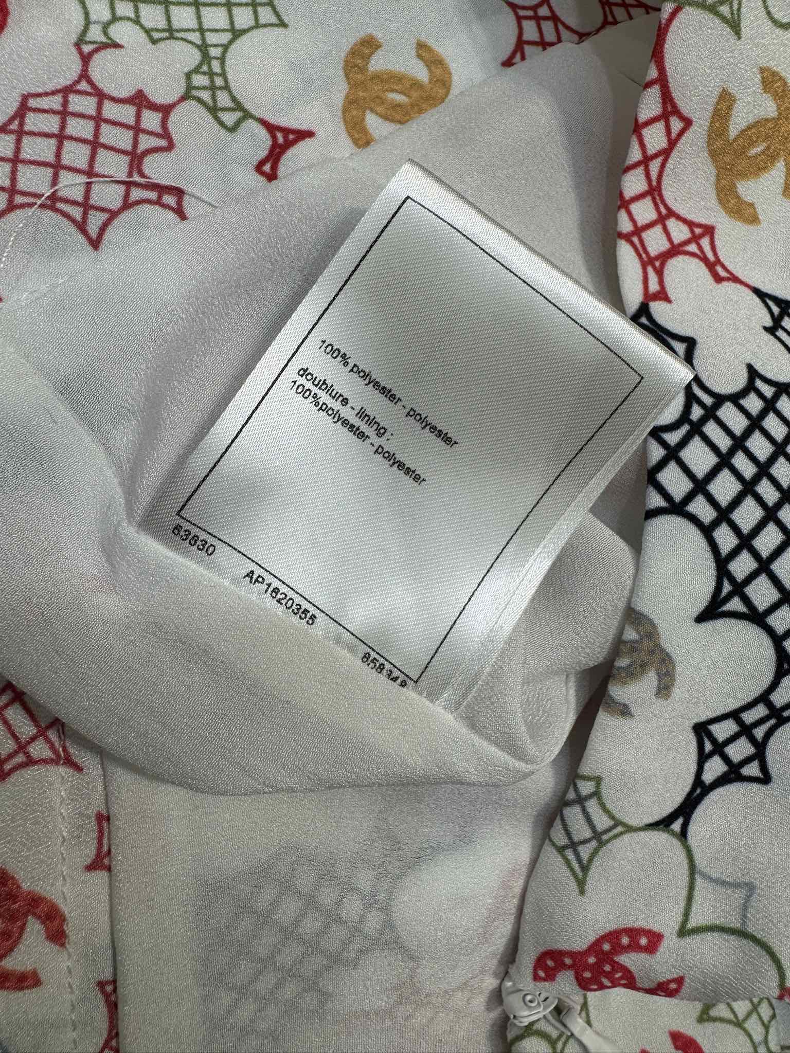 Chanel 2403 - Красочные шорты с двойной буквой С и камелией