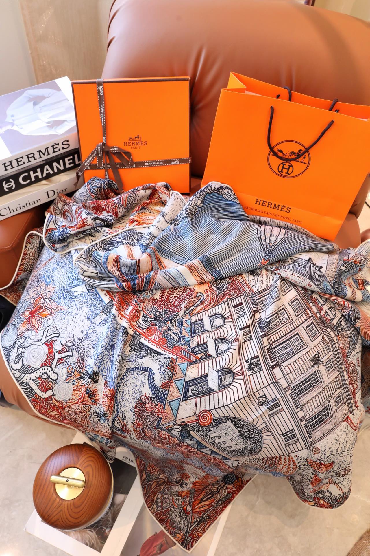 Большой шарф Hermes Dreamy Design 2024 — красный.