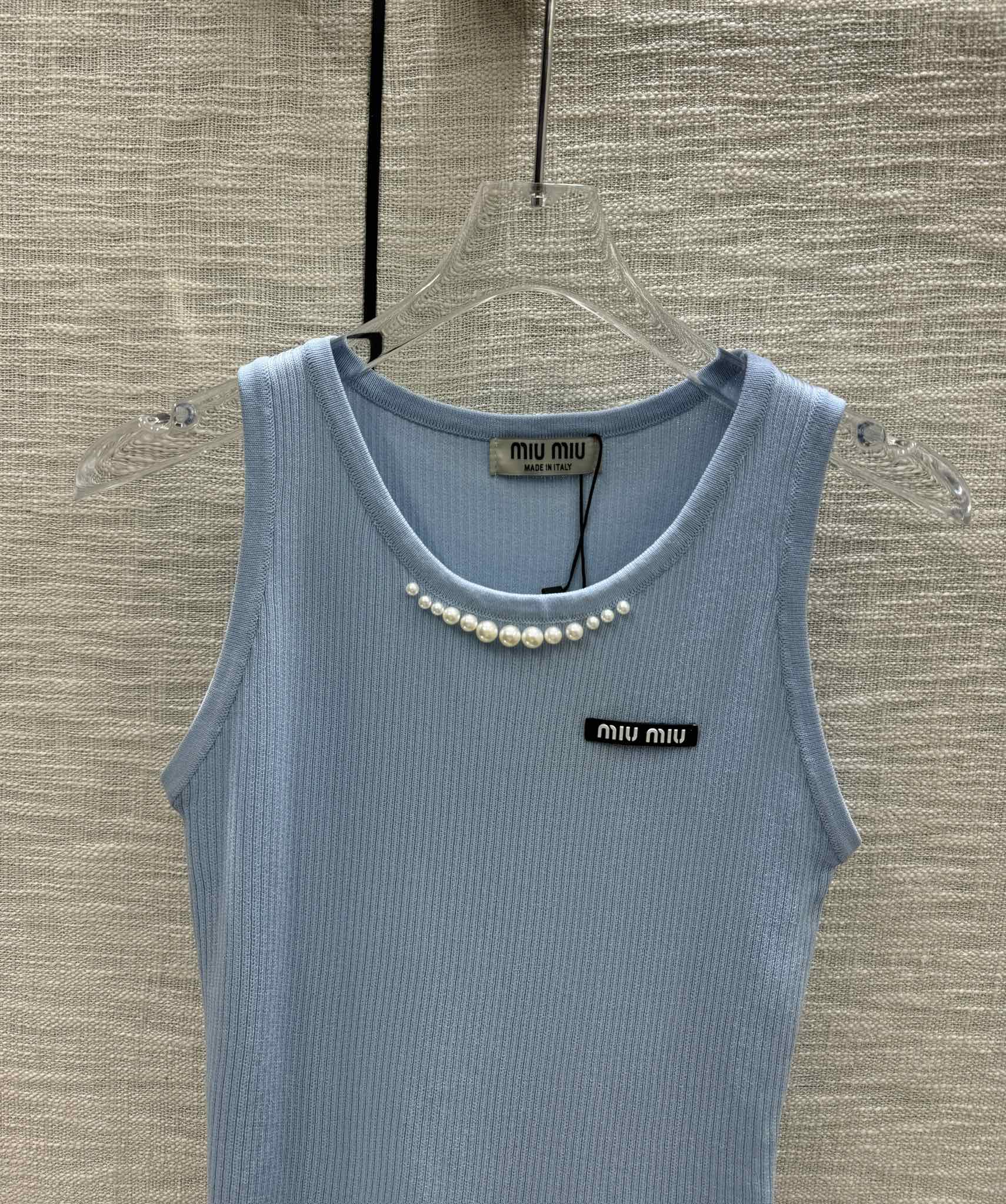 Жилет Miu Miu-2404 из плотной вязки с бисером, синий