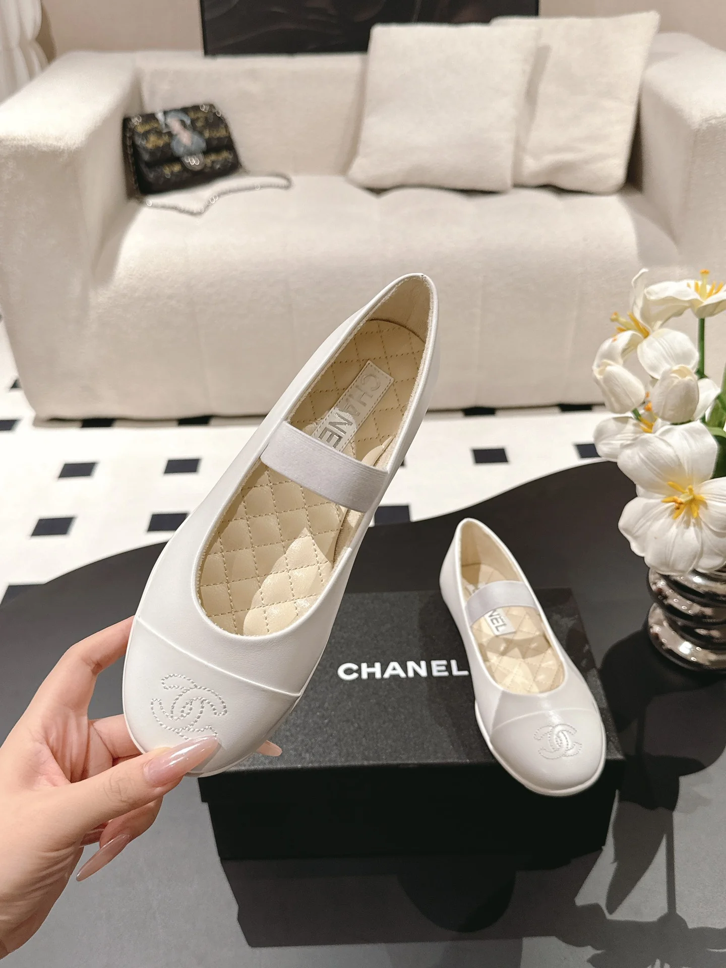 Туфли Мэри Джейн Chanel 2025 — белые