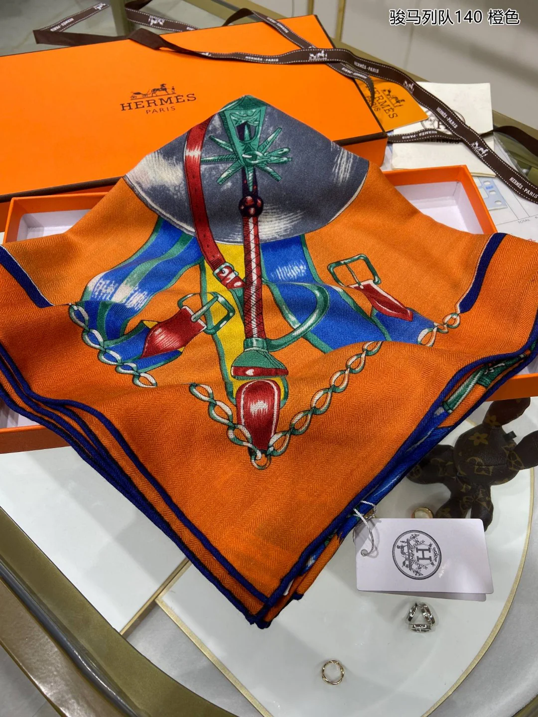 Квадратный шарф Hermes с изображением лошадей - 140 см - 70% кашемир - 30% шелк - оранжевый