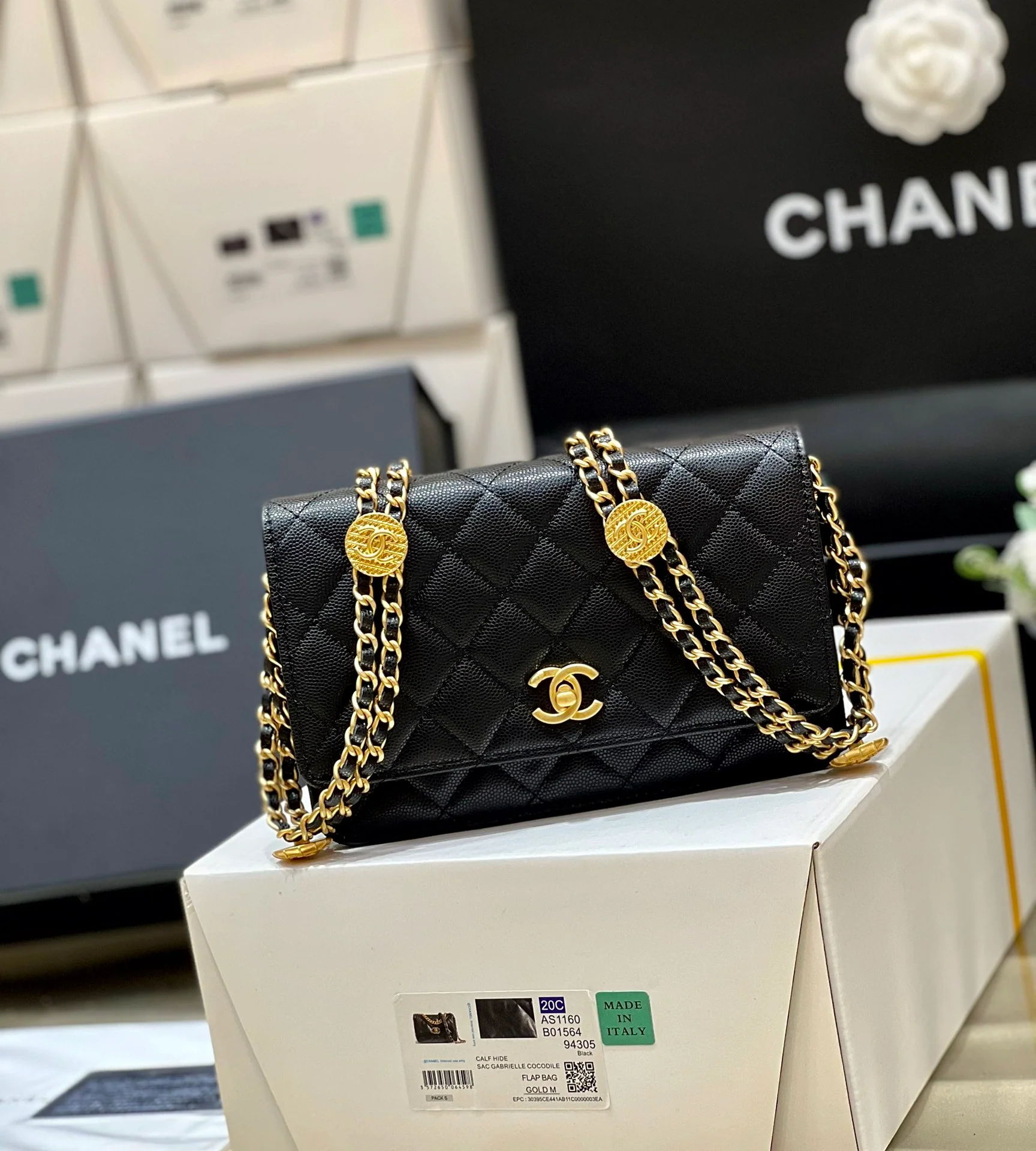 Сумка Chanel WOC с цепочкой для монет - кожа цвета личи - черная