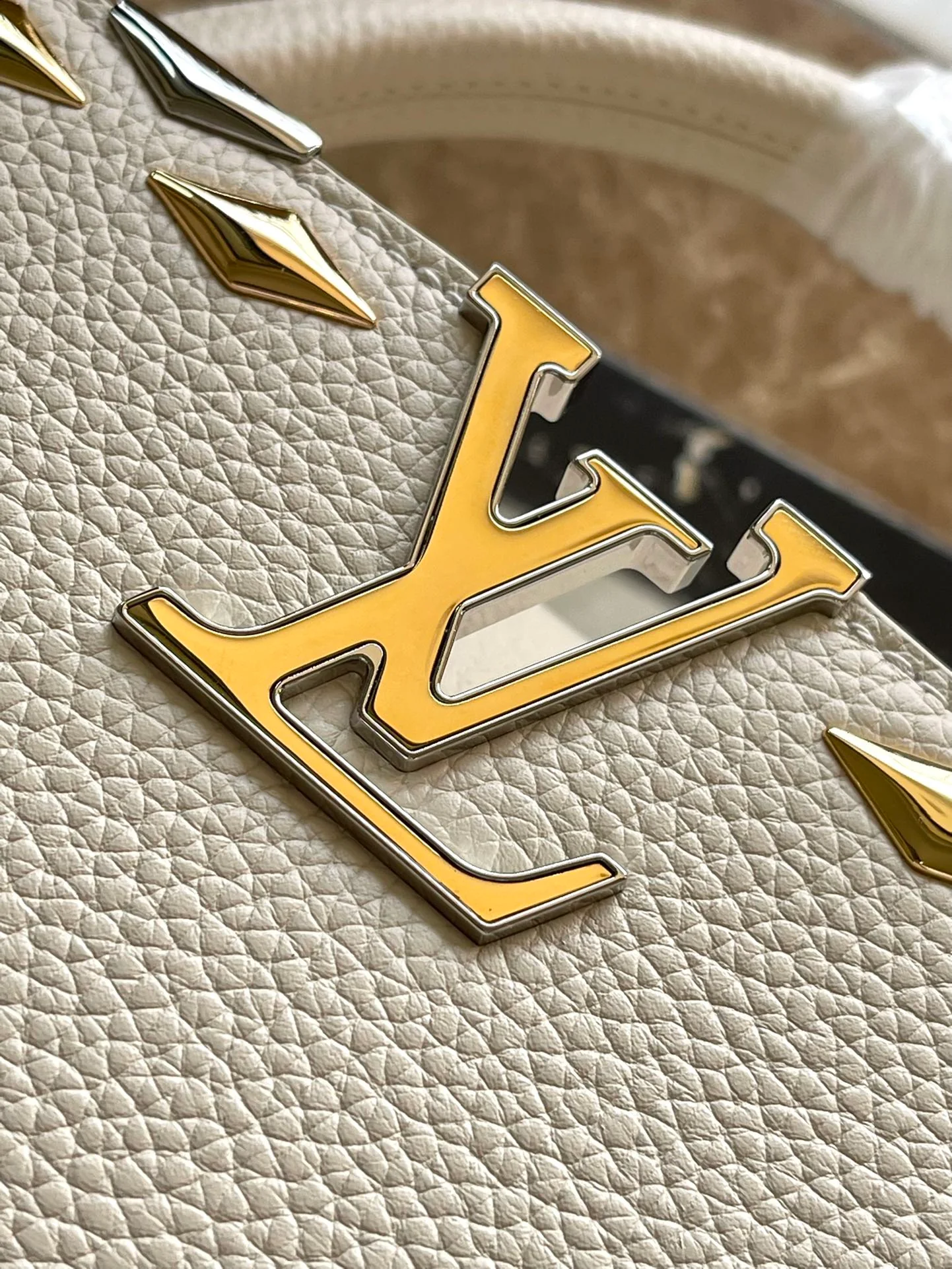 LV-m12751-capucines-medium handbag-white