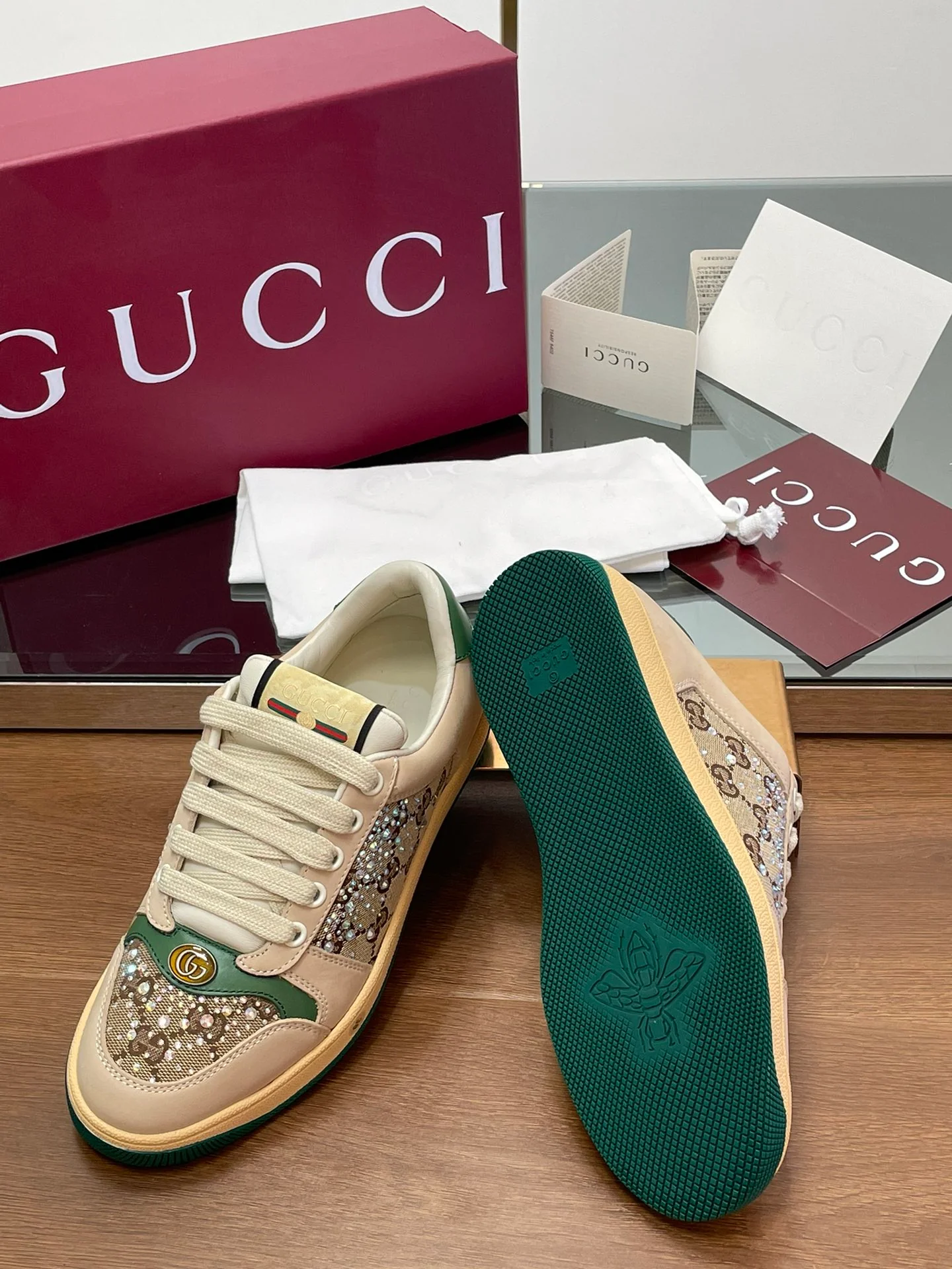 Ретро-скейтбордистские кроссовки Gucci 2025 — зеленые