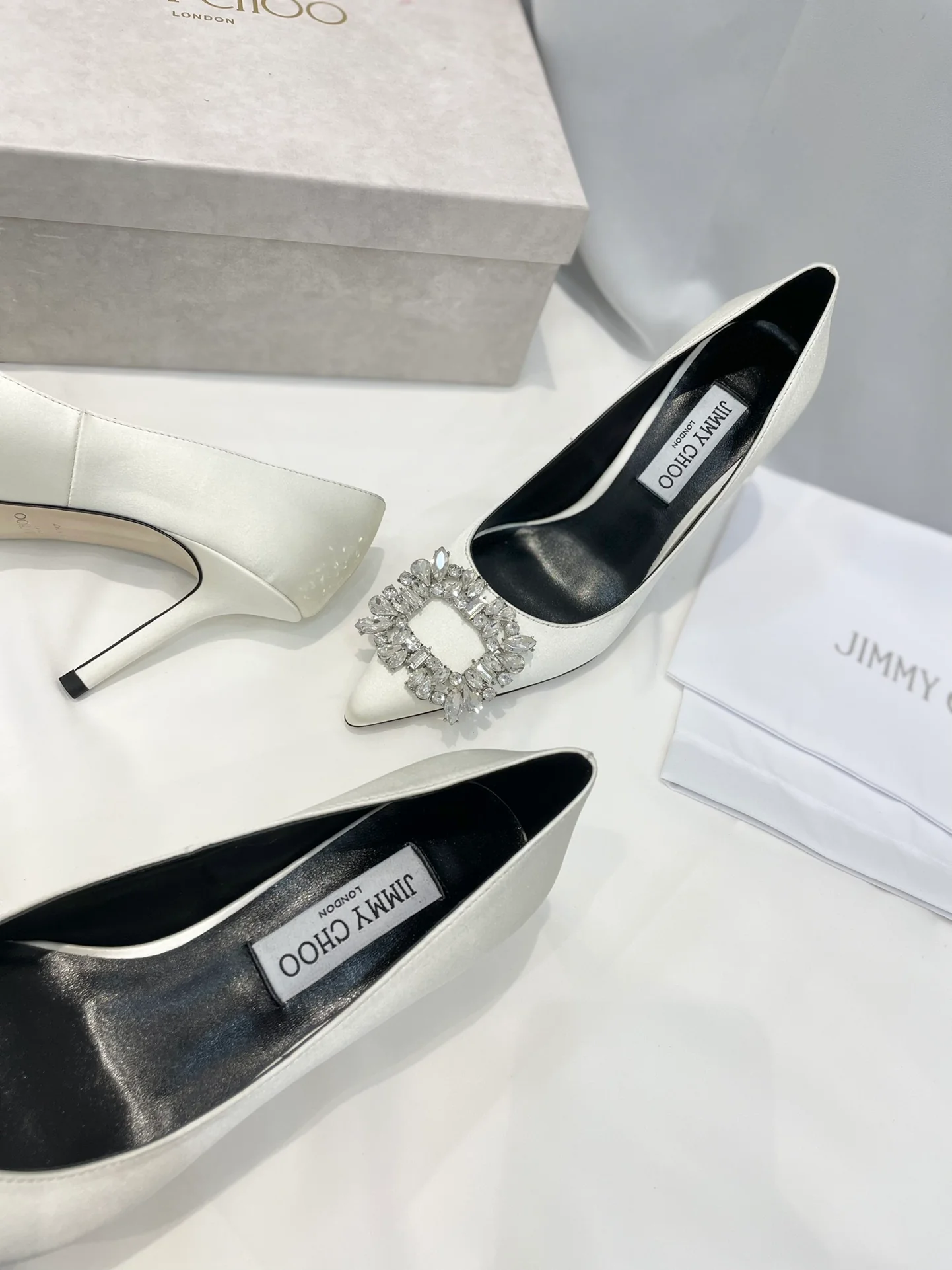 Серия Jimmy Goddess - Туфли на высоком каблуке с бриллиантовой пряжкой - Белые - 2 шт.