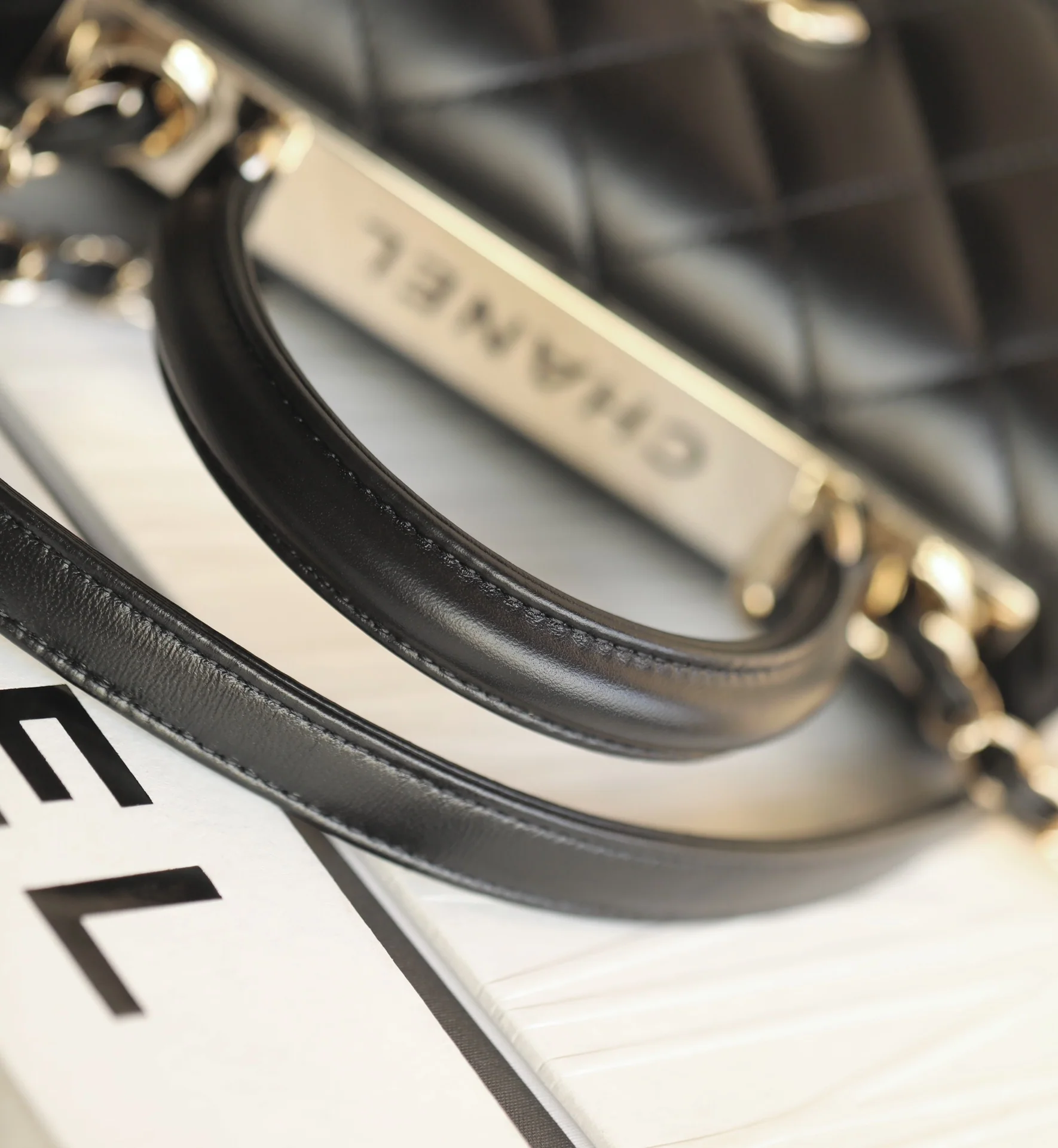 Трехслойная сумка Chanel - маленькая - черная - фурнитура из светлого золота