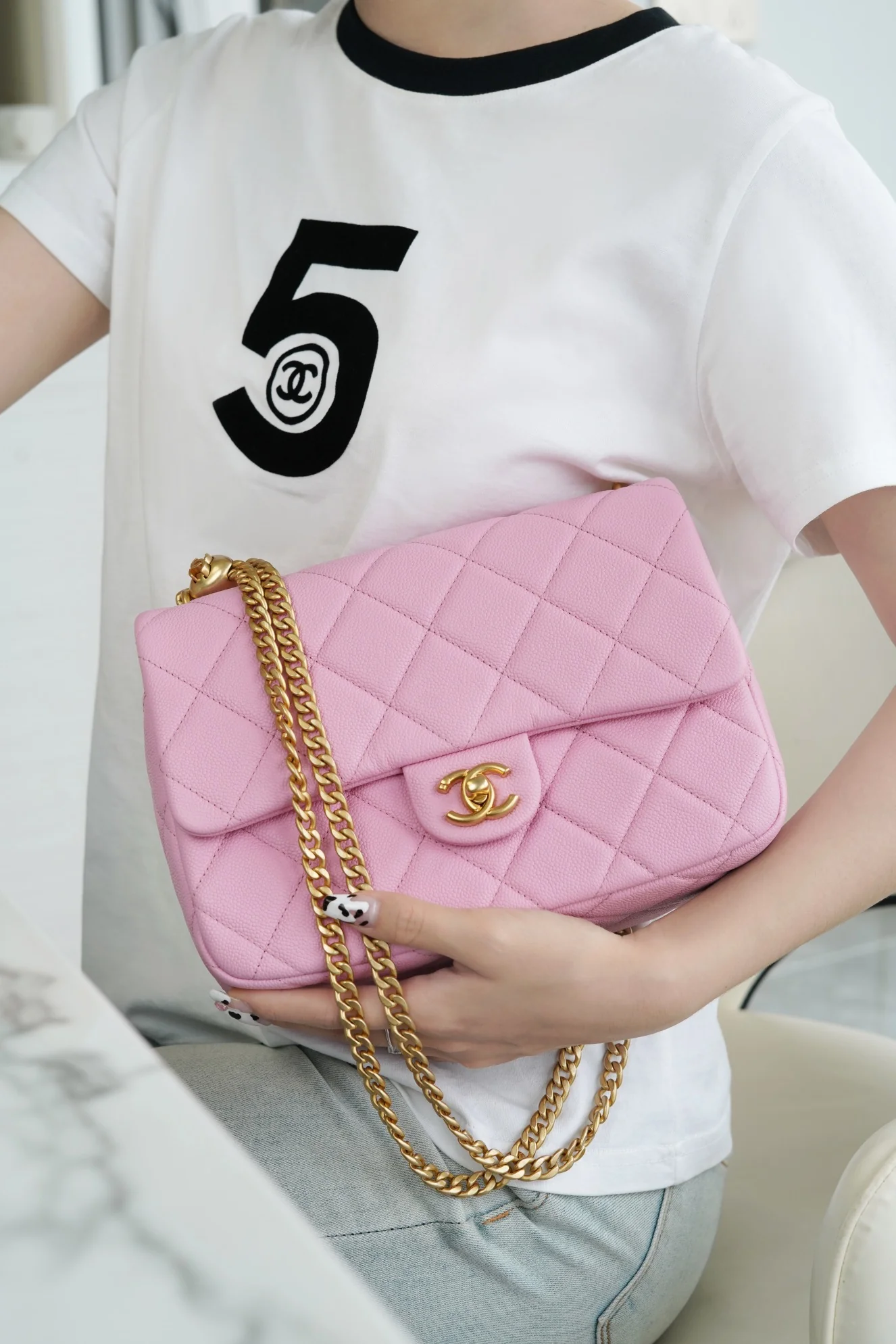 Новинка сезона весна/лето 2023 от Chanel - Сумка на цепочке в форме сердца - CF Bag - Светло-розовая - 24 см