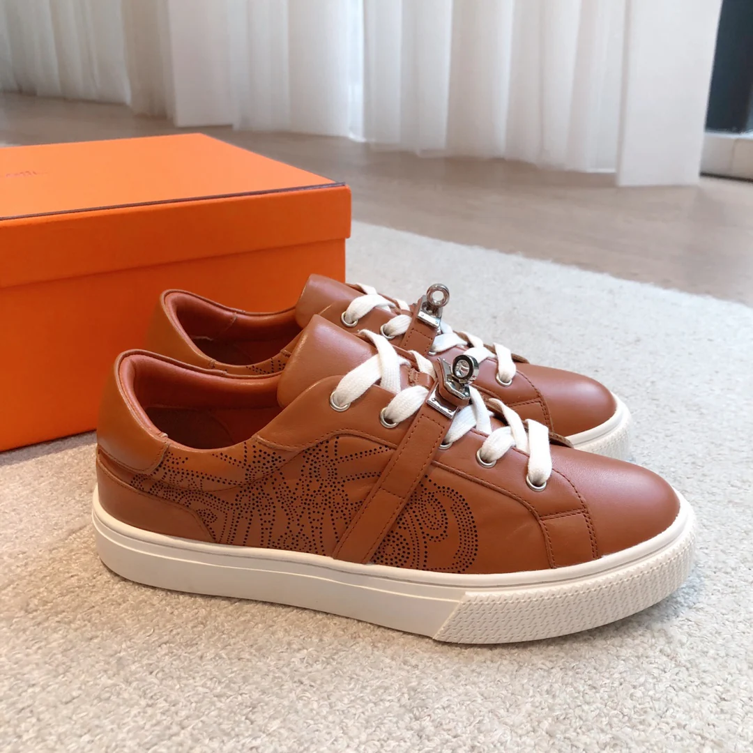 Новинка весны 2023 года от Hermes - Повседневные туфли с вышитыми пуговицами - Кофейно-коричневый цвет