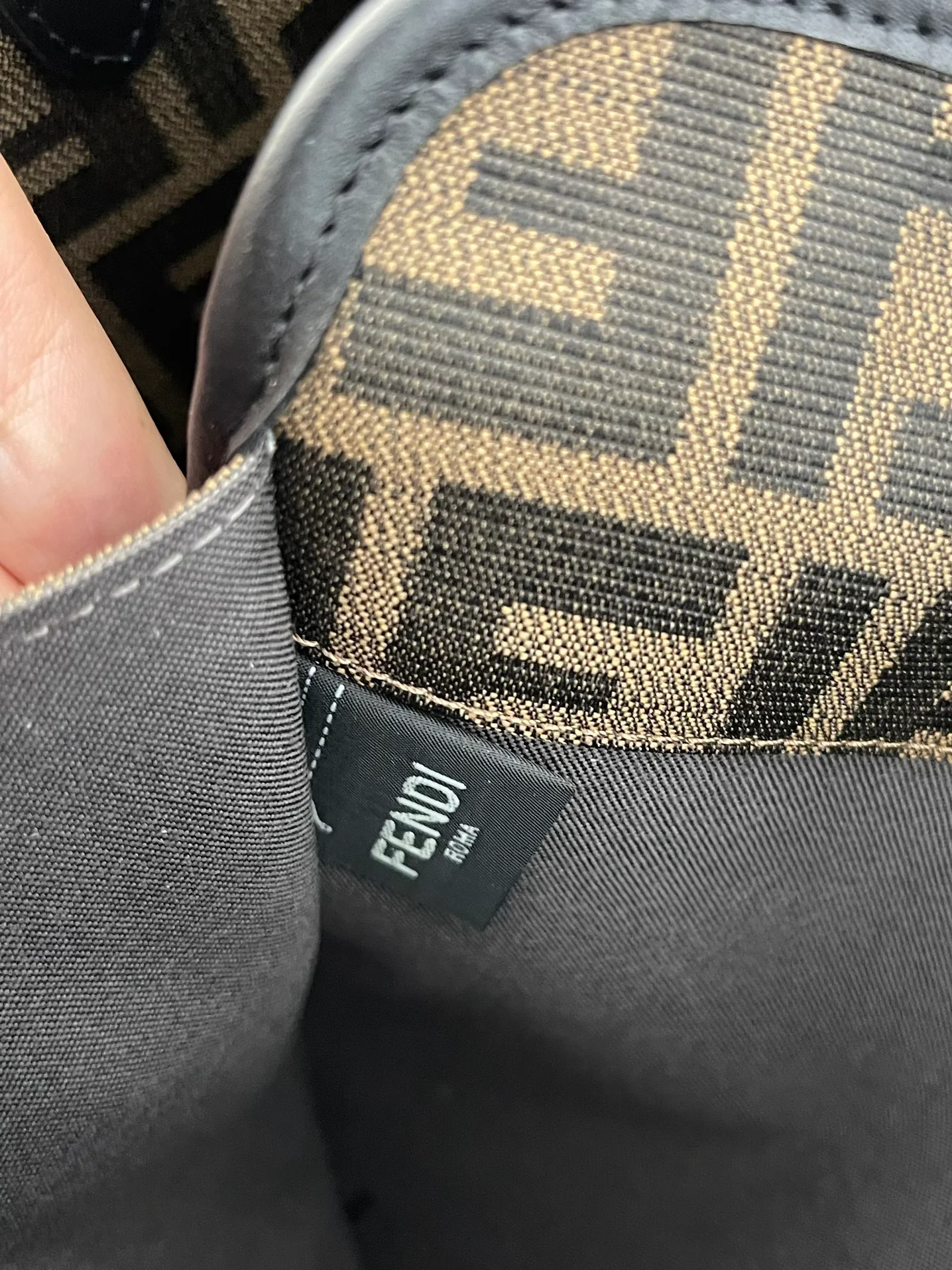 Сумка-тоут Fendi Monogram Canvas