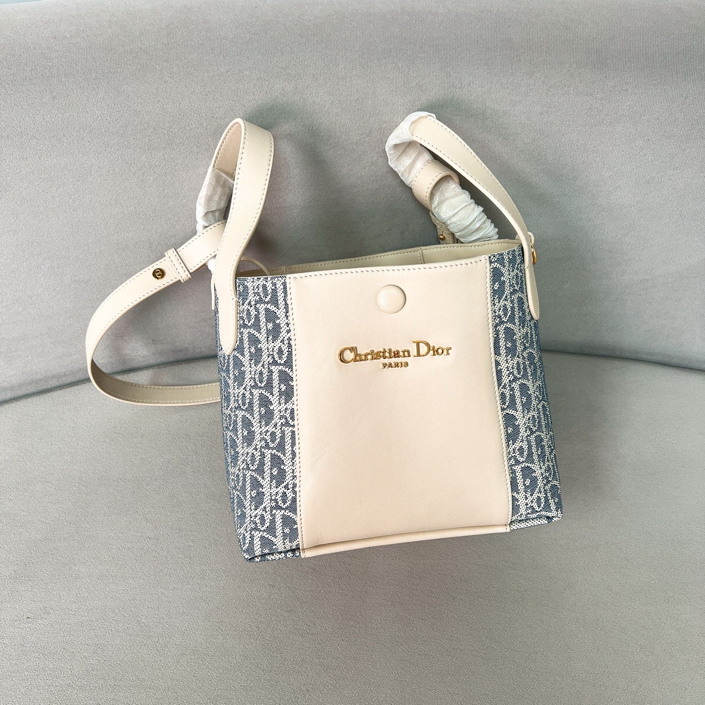 Фирменная сумка-ведро Dior, маленький размер, цвет морской соли.