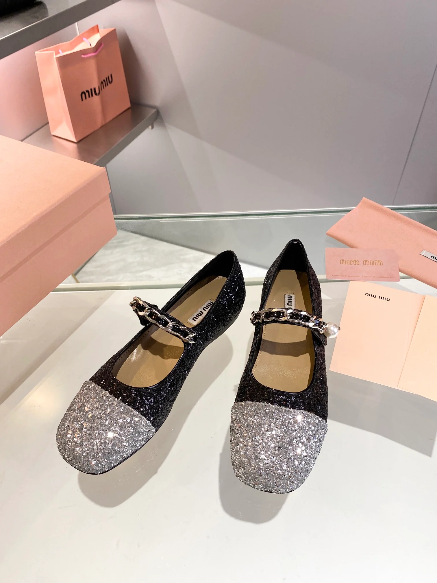 Новинка Miu Miu 2022 года - балетки