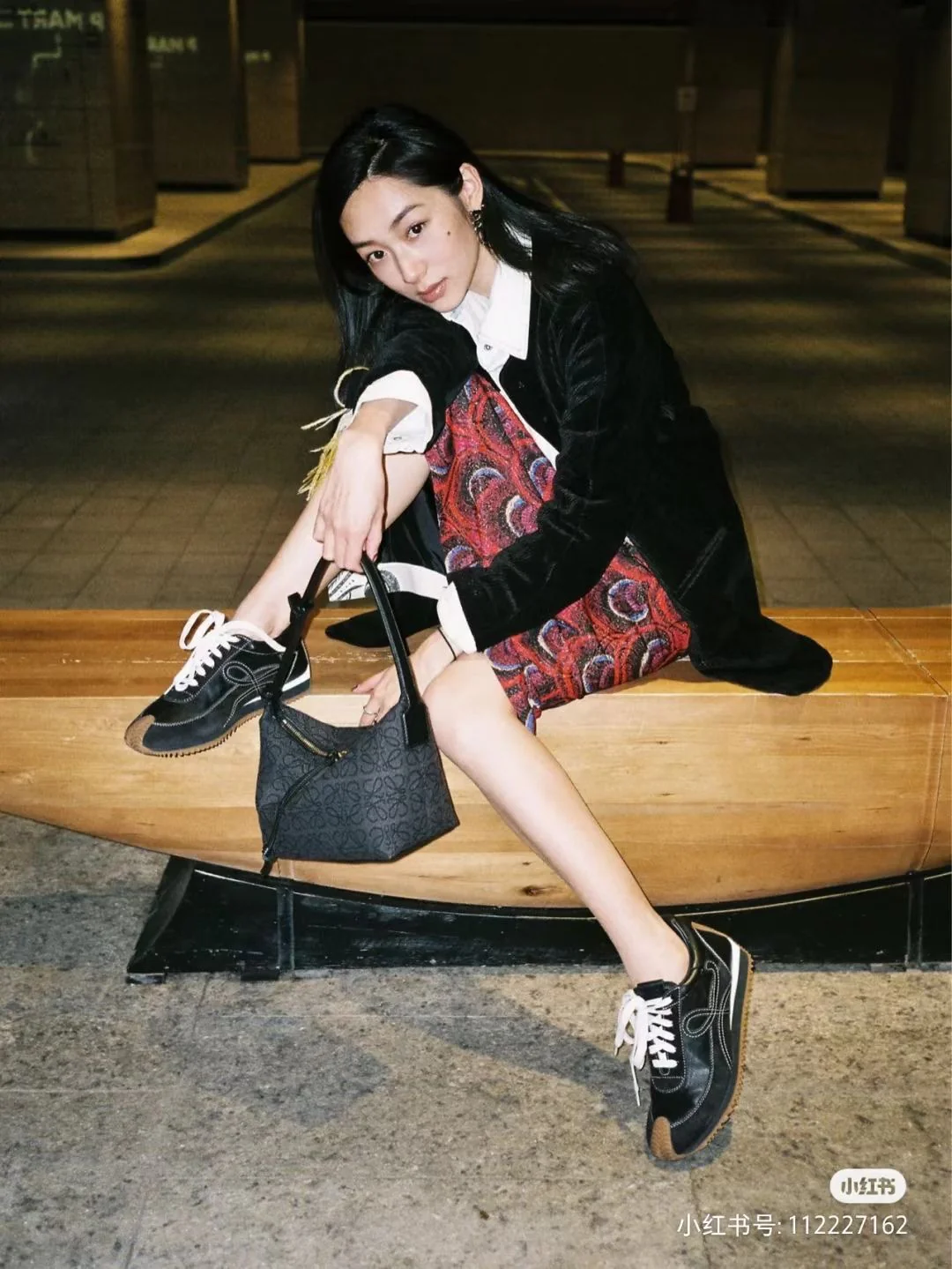 Сумка-ланчбокс Loewe-cubi - сумка из вышитой ткани.