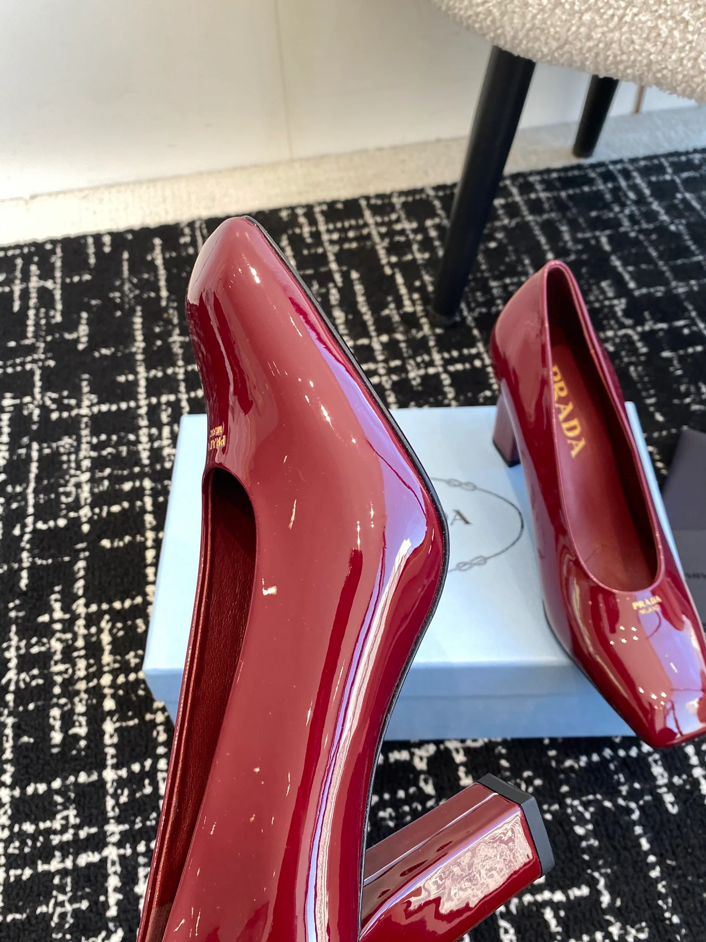Балетки Prada 2024 на массивном каблуке с квадратным носком - красные