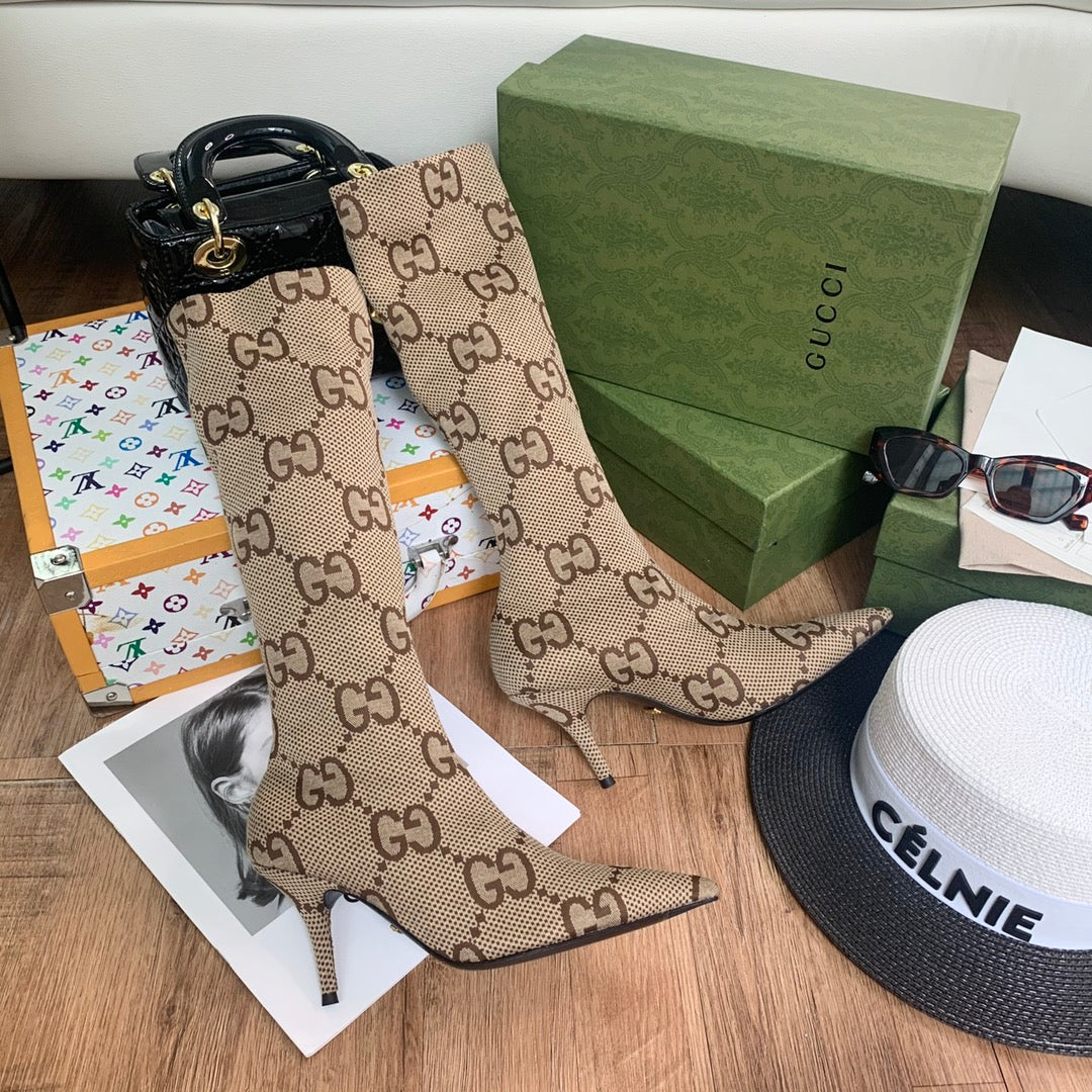 Ботильоны-носки Gucci Осень/Зима 2022 на шпильке с острым носком - Абрикосовый цвет - Высота каблука 14 дюймов