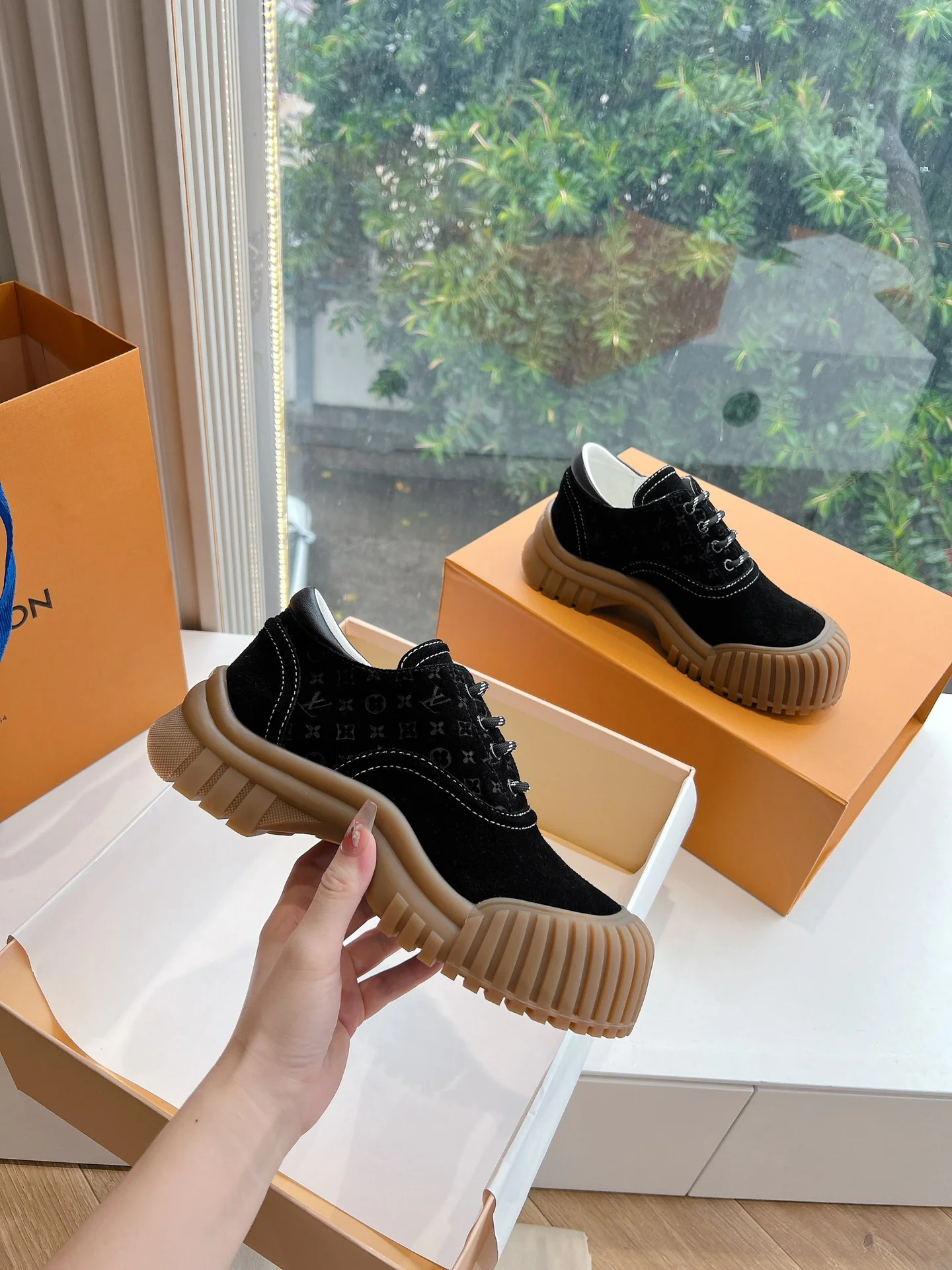 LV-2024 - Повседневная обувь - Черная