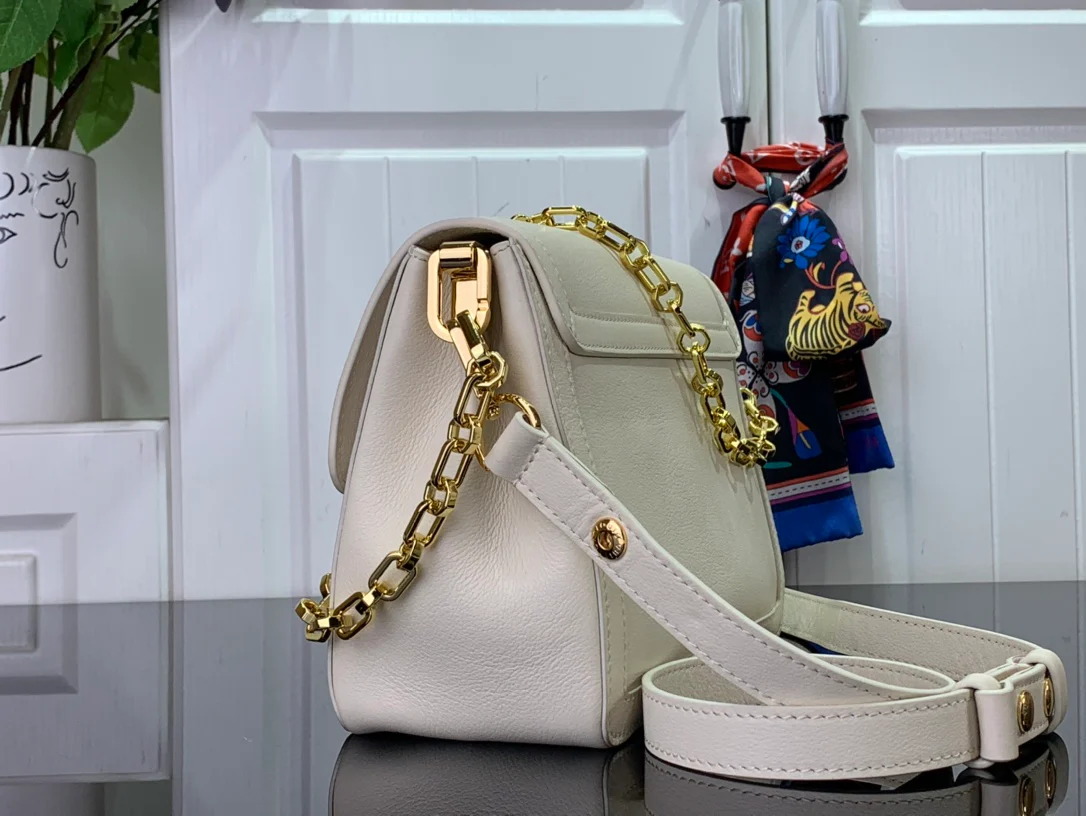 Сумка LV Dauphine Soft Medium - белая