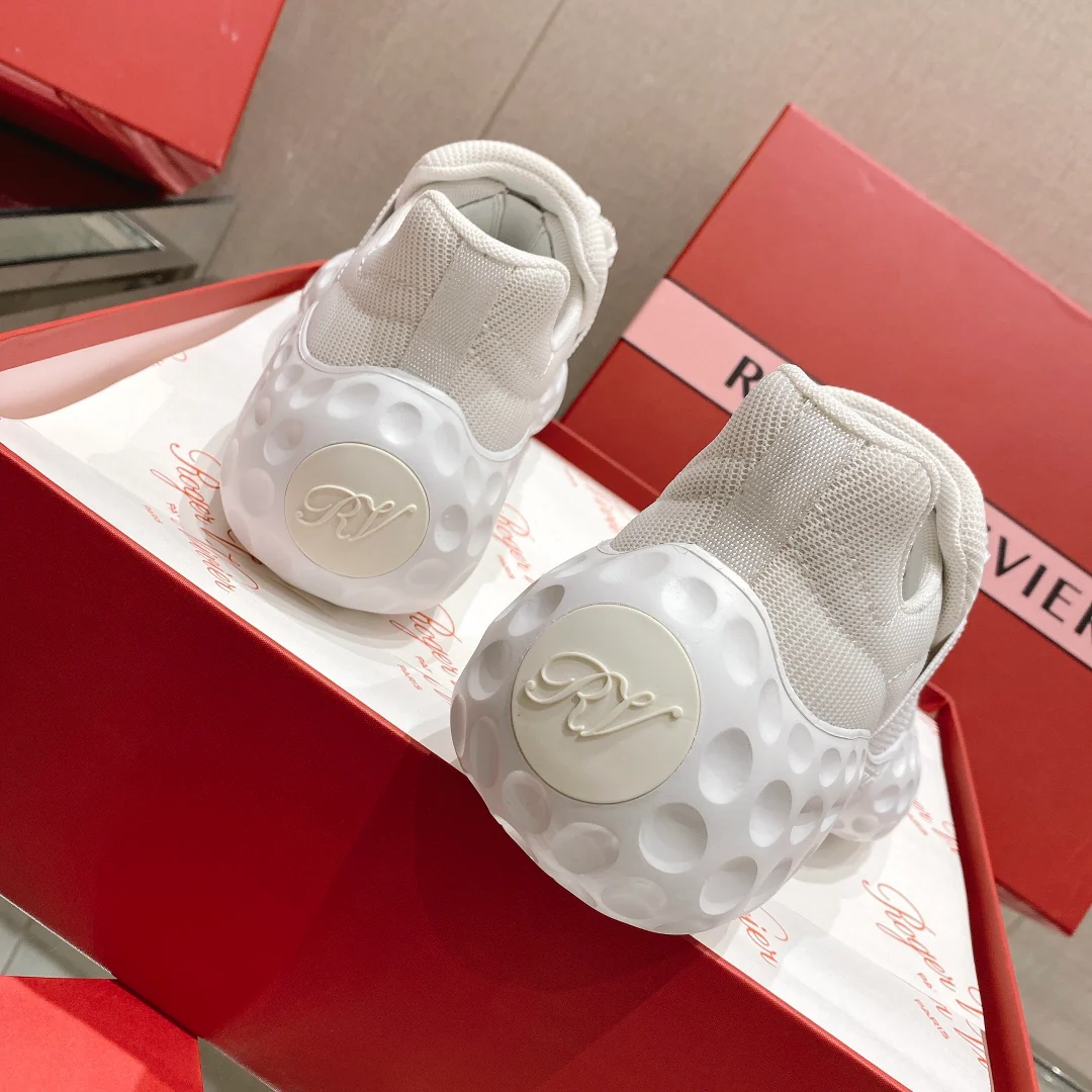 Roger Vivier Run Light - Новейшие кроссовки с хрустальной пряжкой