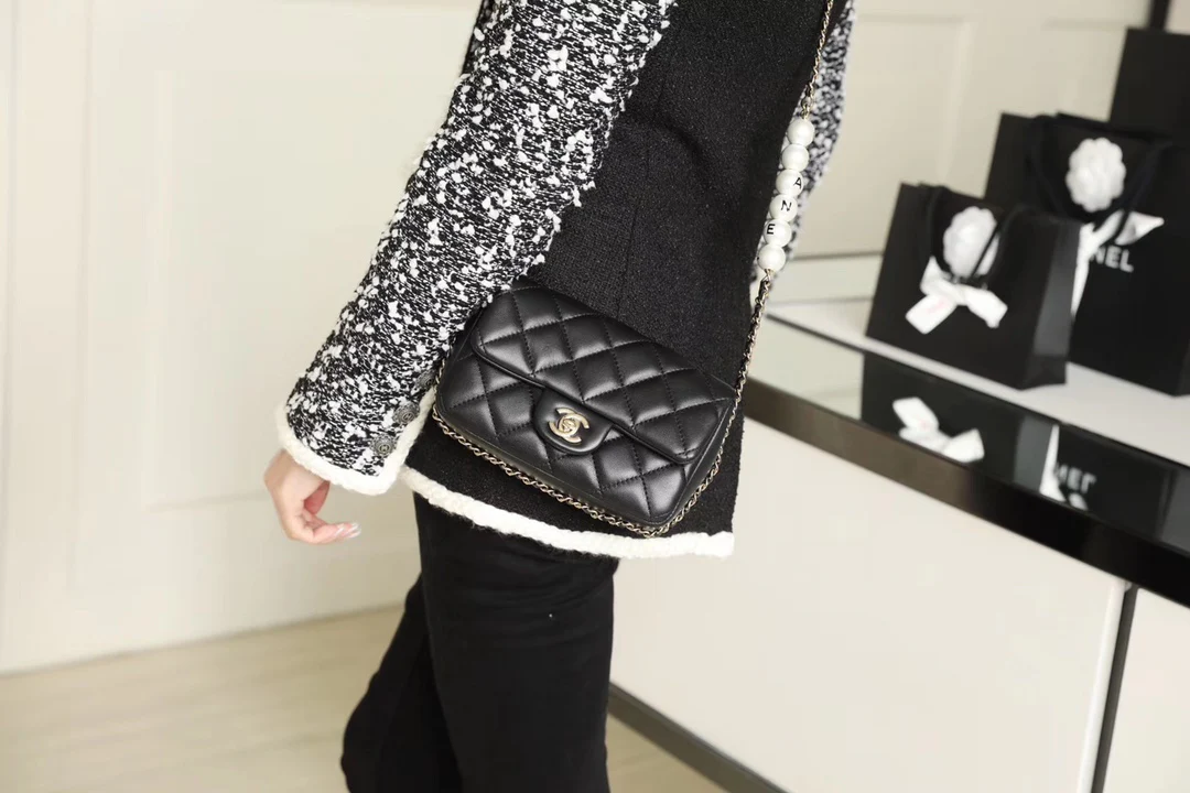 Сумка Chanel CF Pearl из коллекции Весна/Лето 2020 - Черная - 18 см - 1