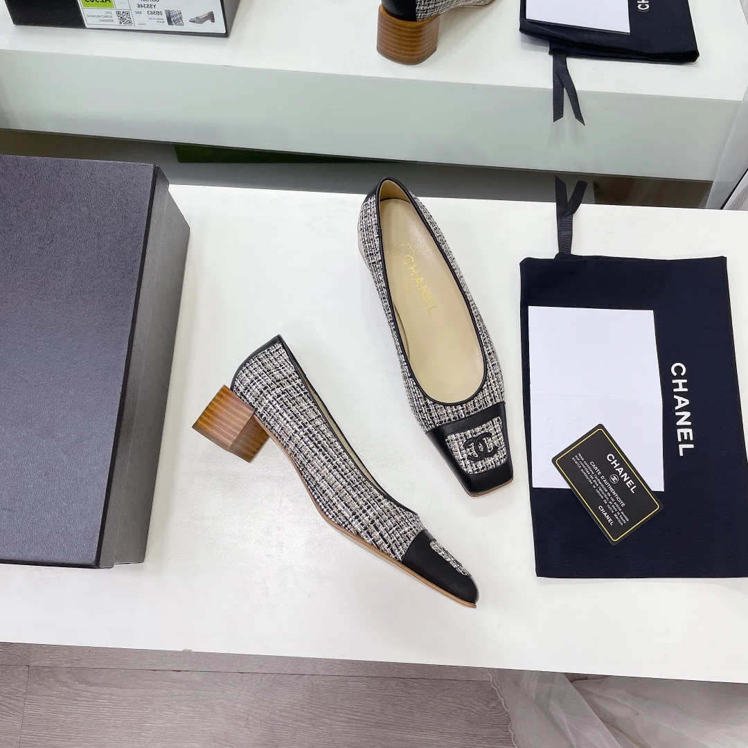 Chanel - Туфли на низком каблуке - Серия 