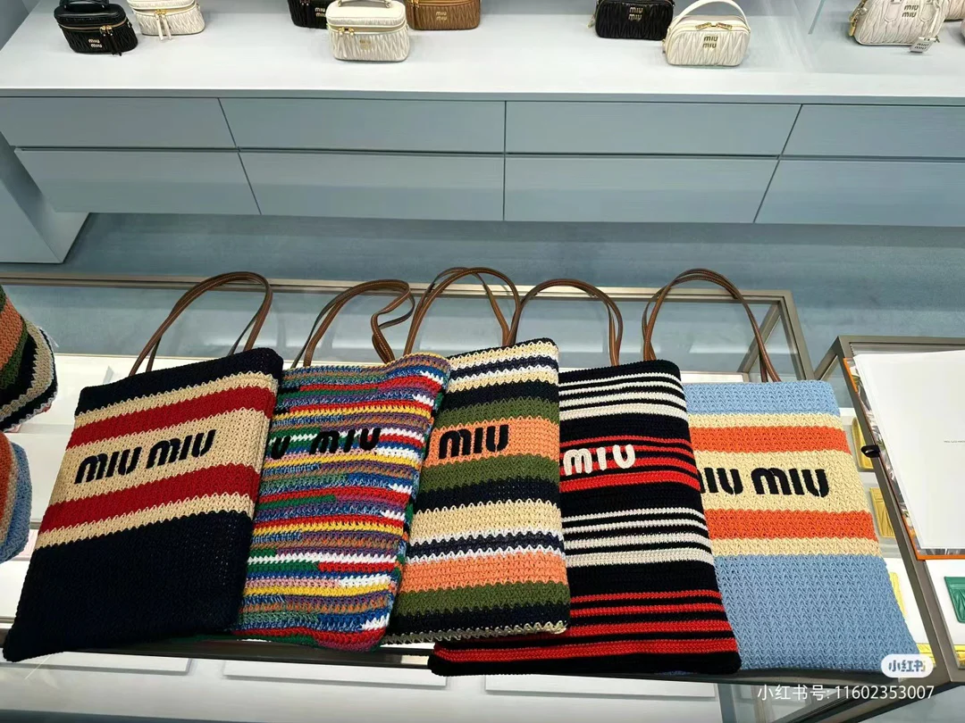 Сумка-шоппер Miu Miu-5bg228 из хлопчатобумажной пряжи, сотканной из соломы.