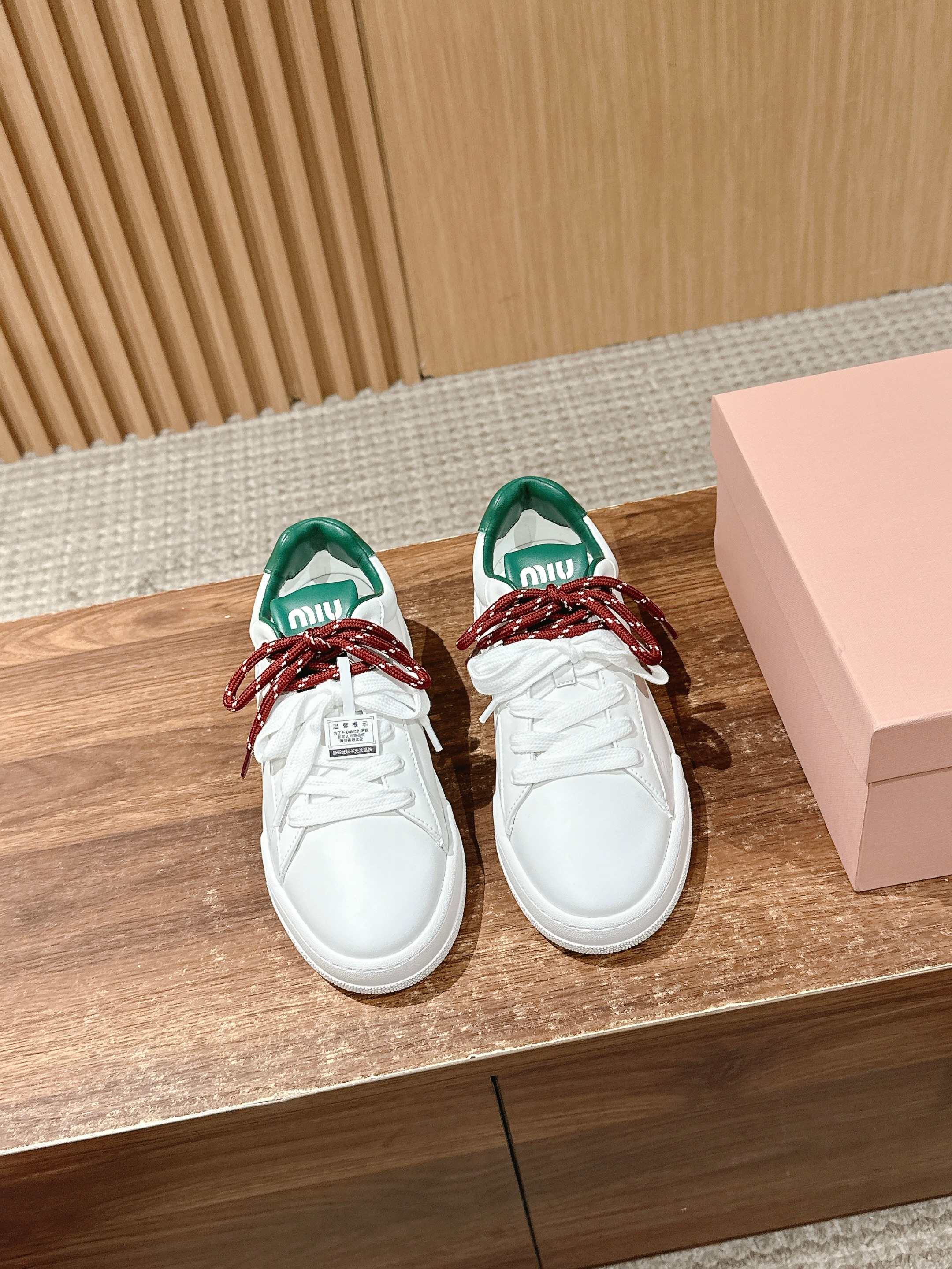 Повседневные кроссовки Miu Miu на шнуровке - красные