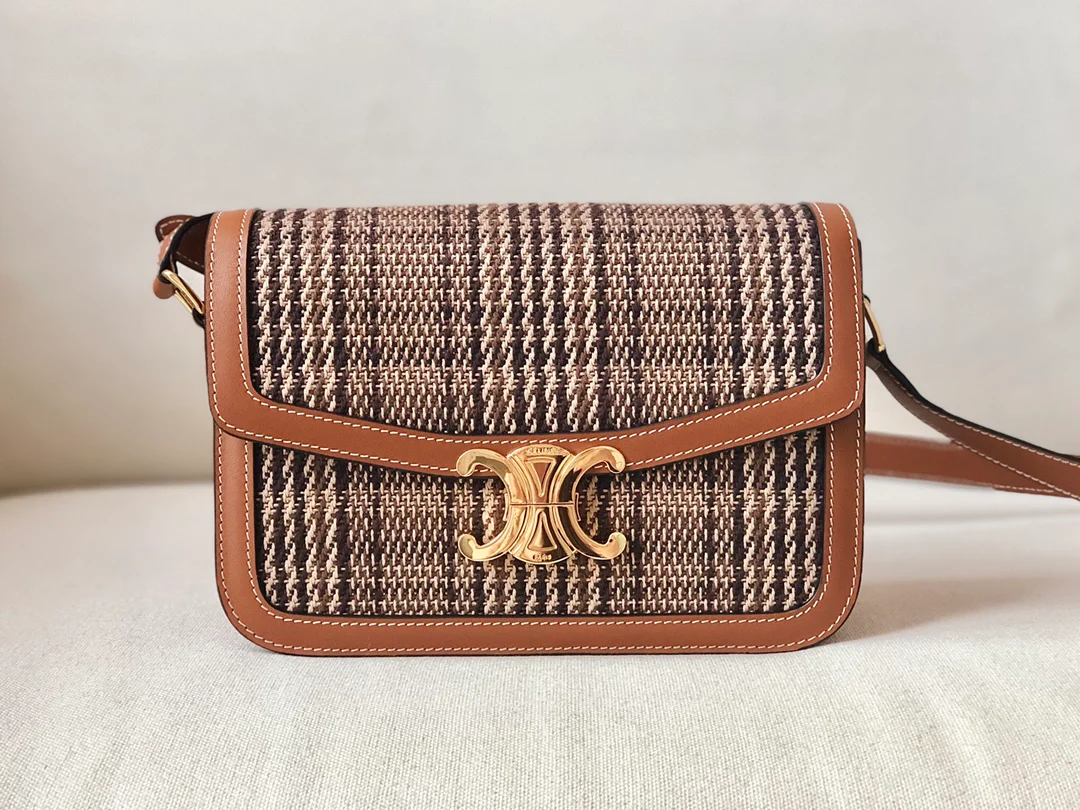 Сумка Celine Triomphe Medium из искусственной кожи и кожи вагю, в желто-коричневой клетке ?гусиная лапка?.