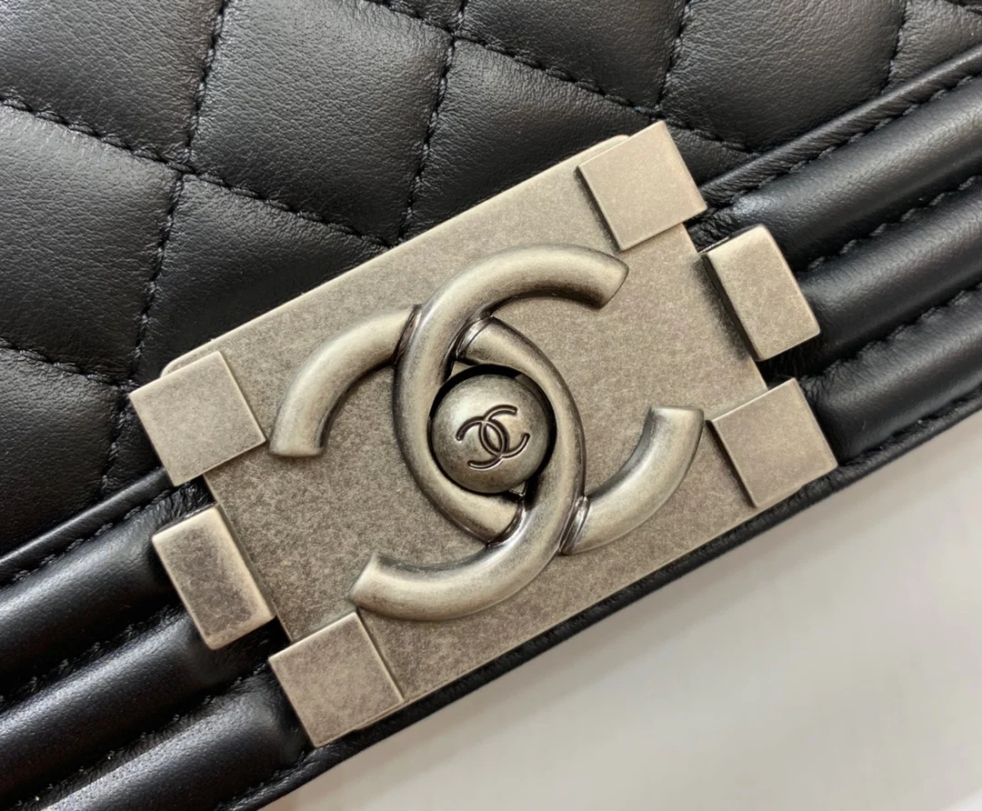 Chanel-boy-20cm-16