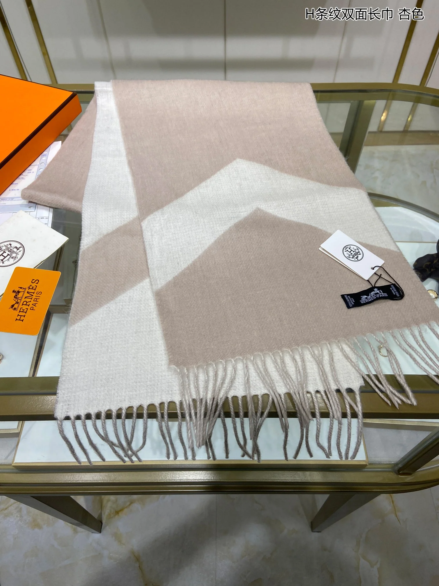 Двусторонний шарф Hermes в полоску ?H? — 30 см (180 см) — 100% кашемир — абрикосовый цвет.