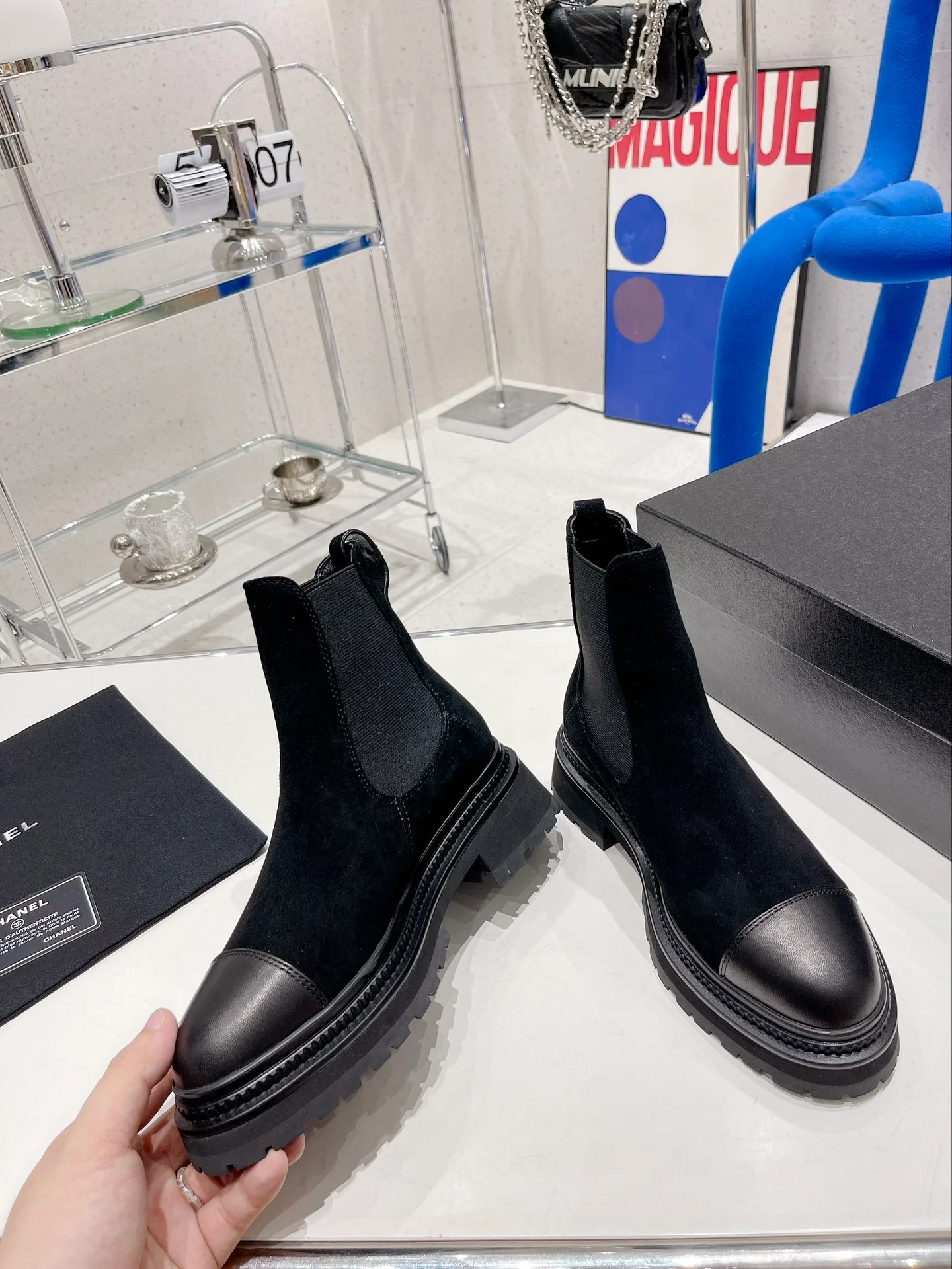 Новинка сезона осень/зима 2022 от Chanel - Ботинки челси - Черные