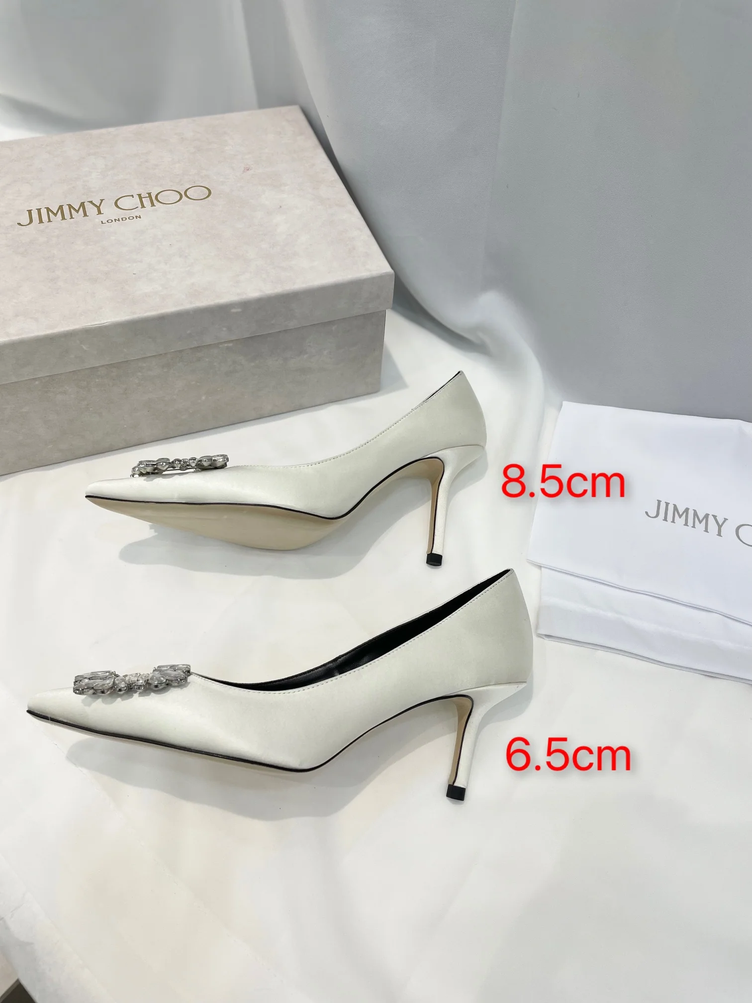 Серия Jimmy Goddess - Туфли на высоком каблуке с бриллиантовой пряжкой - Белые - 2 шт.