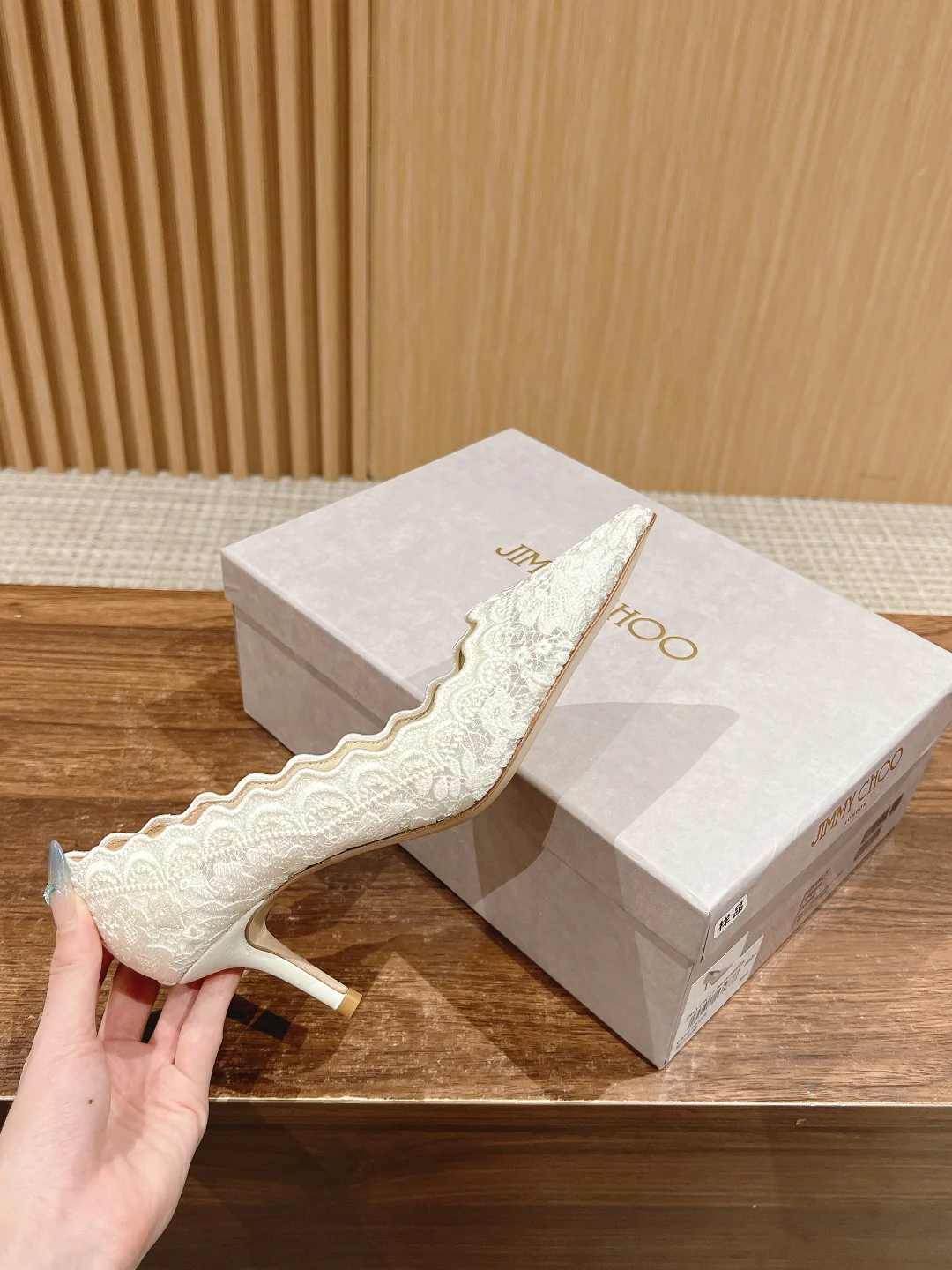 Туфли на высоком каблуке Jimmy Lace - цвет слоновой кости