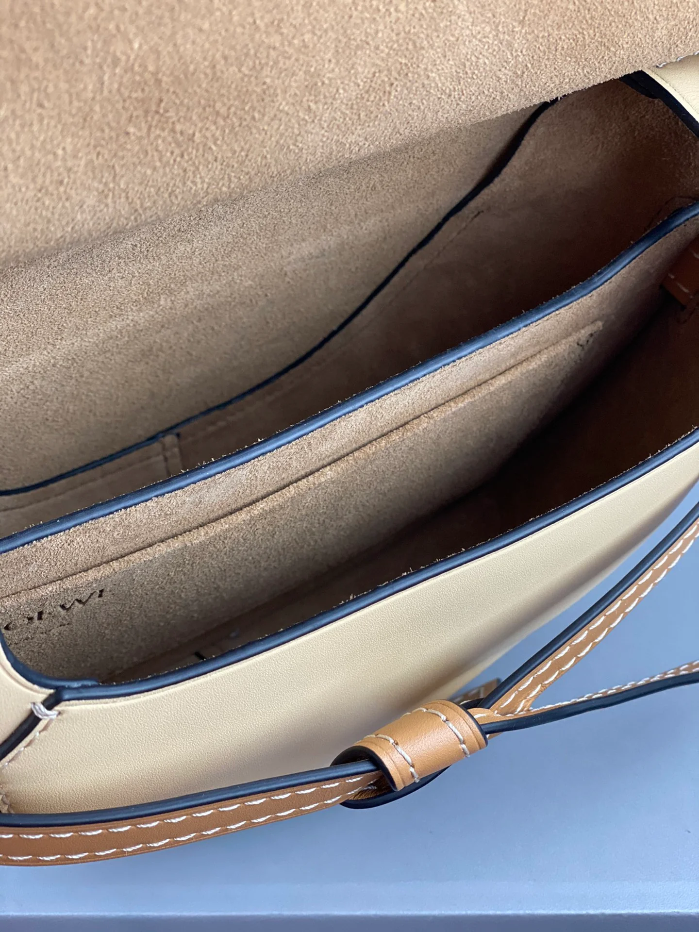 Loewe-gate-small-20x19x11-5-cm-13