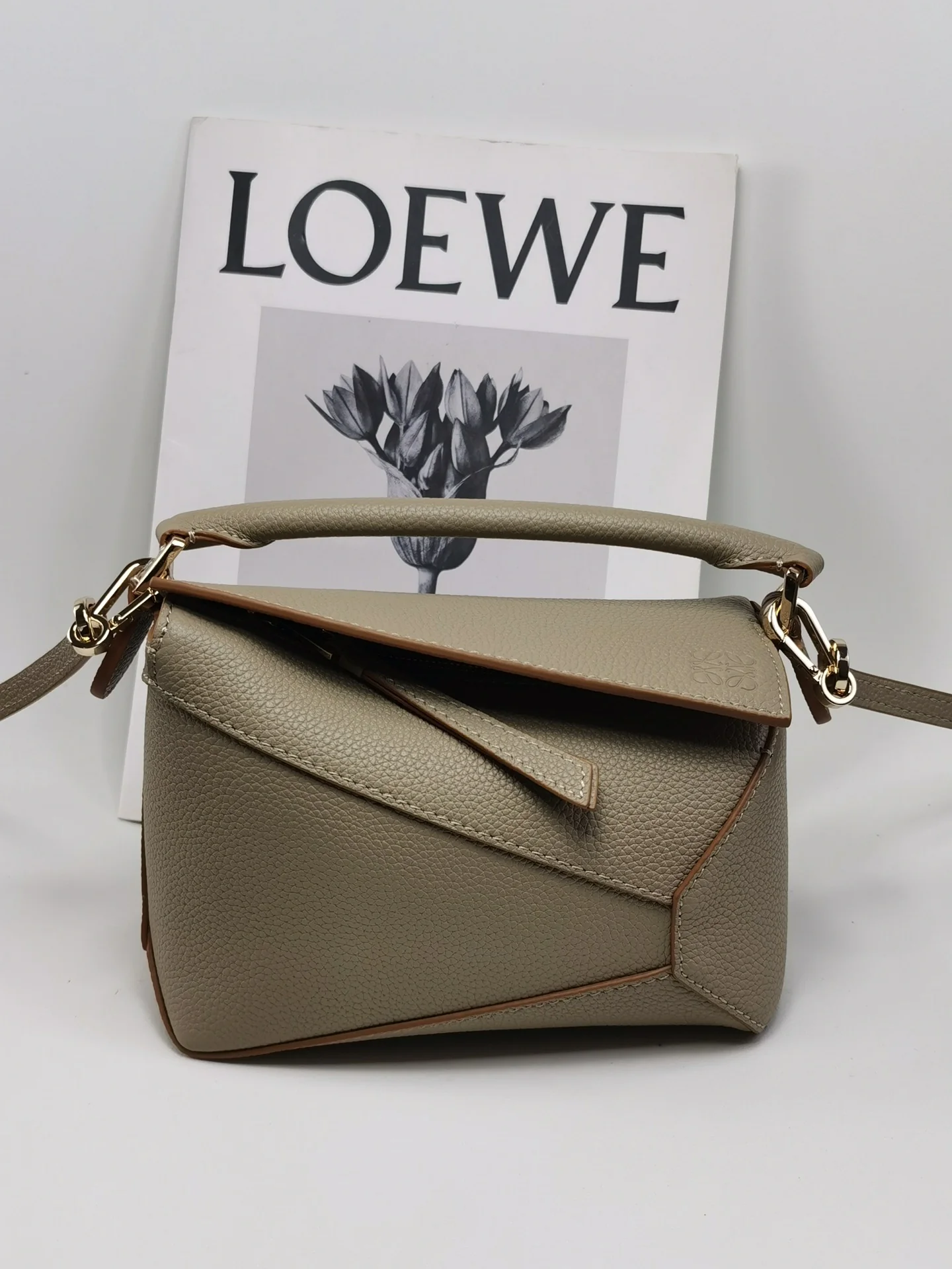 Loewe Puzzle, мини-версия из телячьей кожи, 1 шт.