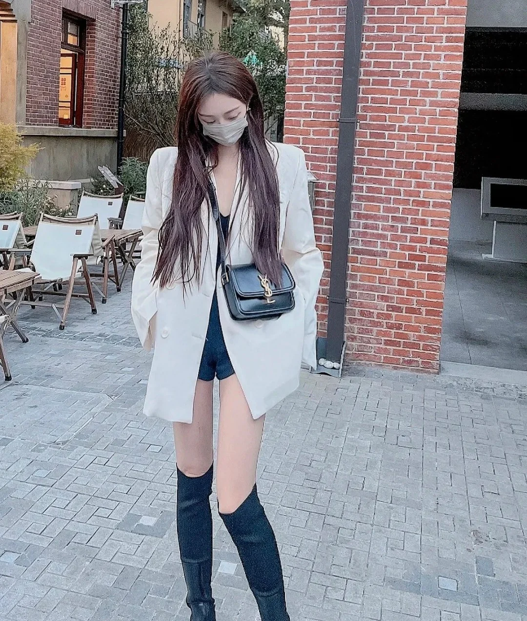 Сумка YSL Box Saint Laurent Tofu Bag, маленькая, черная - на фото.