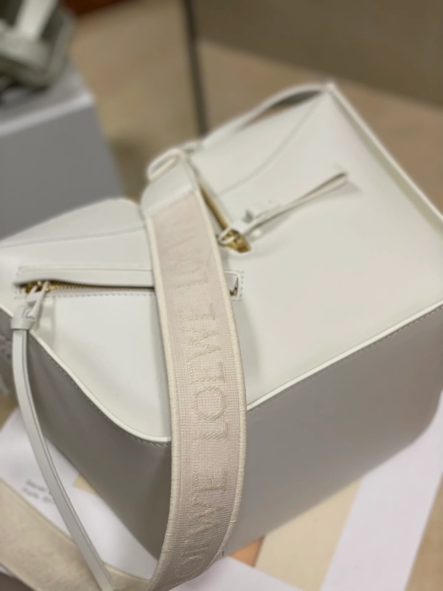 Сумка Loewe Hammock - атласная телячья кожа - маленькая - белая