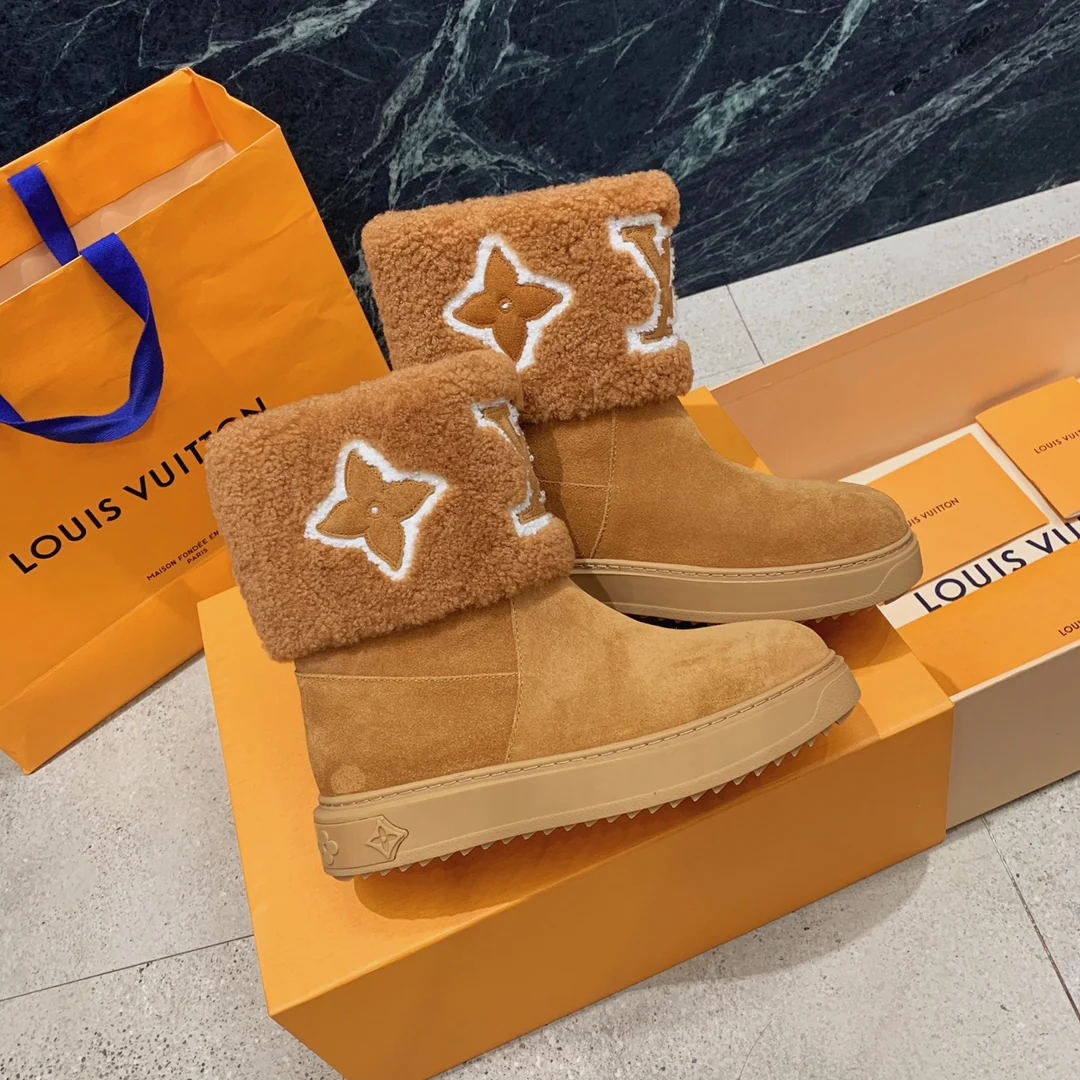 Новинка осенне-зимней коллекции LV 2022 — Снежные сапоги из натуральной овчины — Коричневые