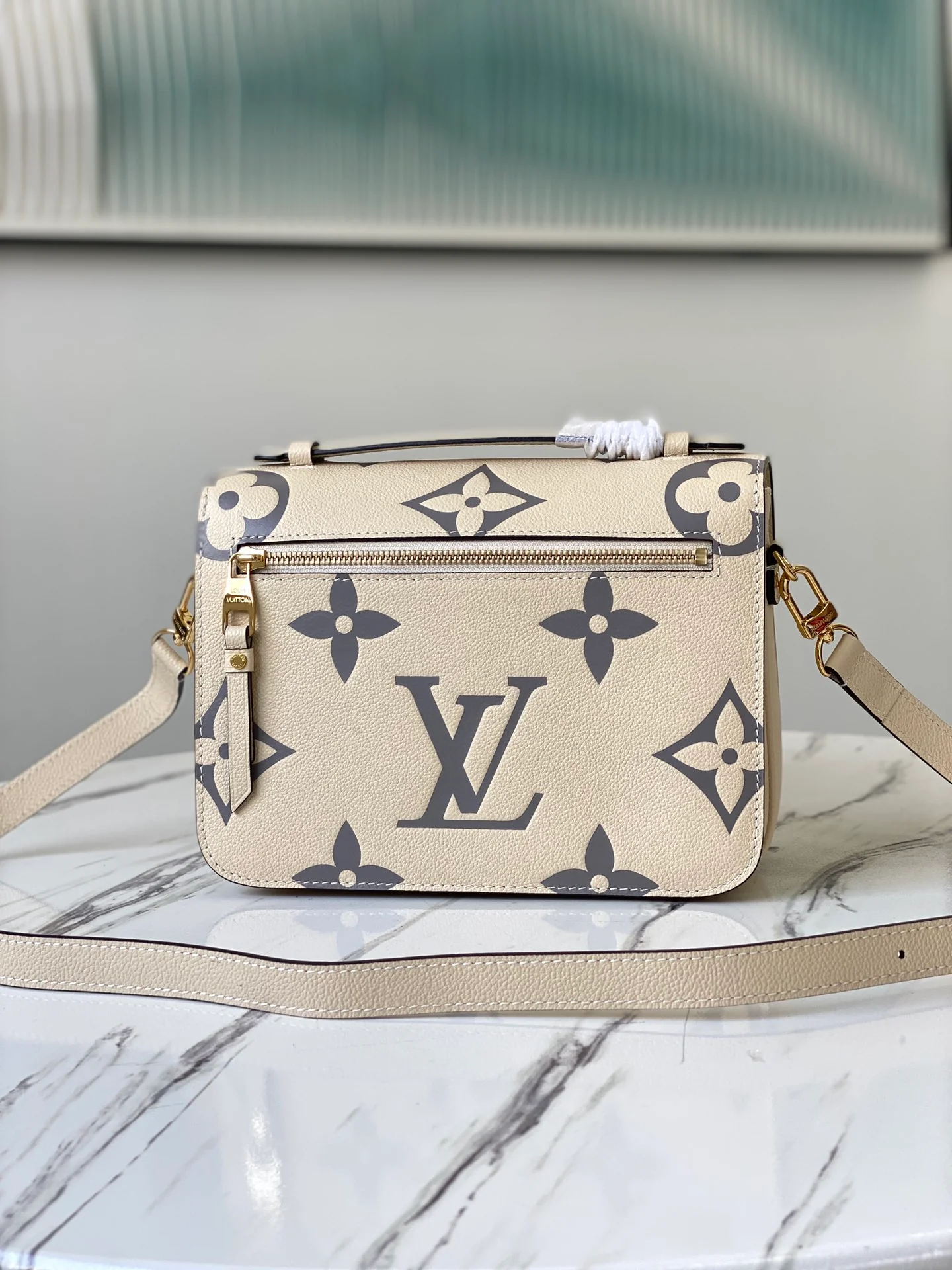 lv-m45384-cream white Pochette-metis-handbag