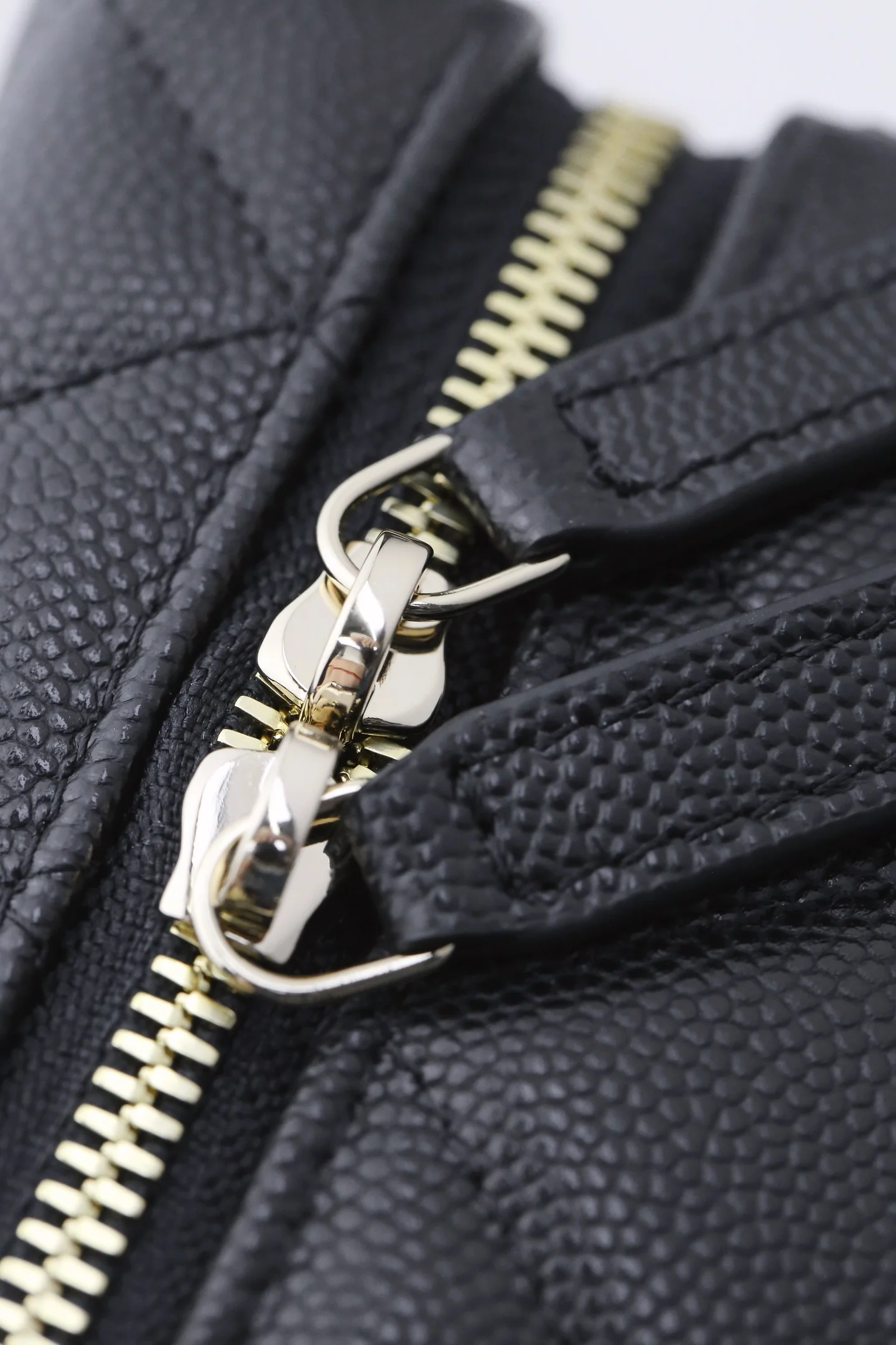 Сумочка Chanel 25p Heart Diamond LP с цепочкой - черная