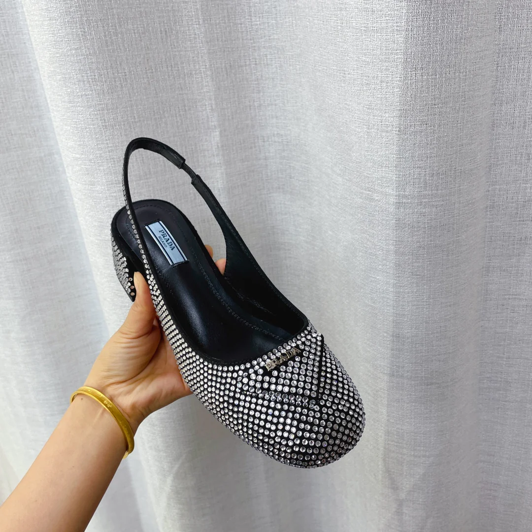 Туфли Prada - Prada - Украшены стразами - На низком каблуке - Туфли Мэри Джейн - Серебристые