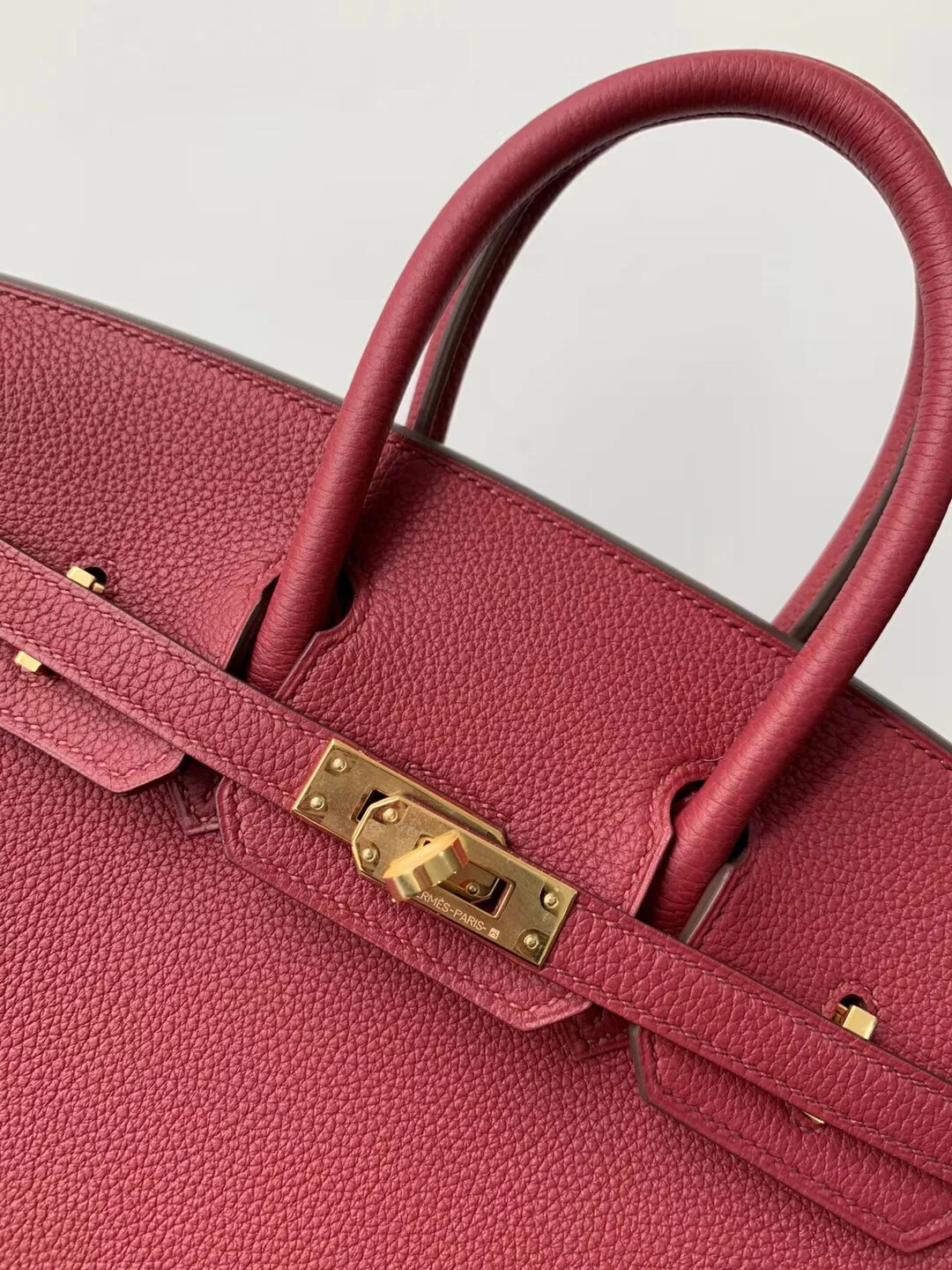 Сумка Hermes Birkin 25 Togo K1 Rouge Grenat (красная с золотой пряжкой)